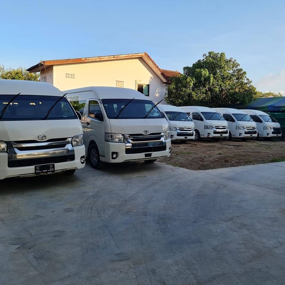 តូយ៉ូតា Hiace SBV 2017