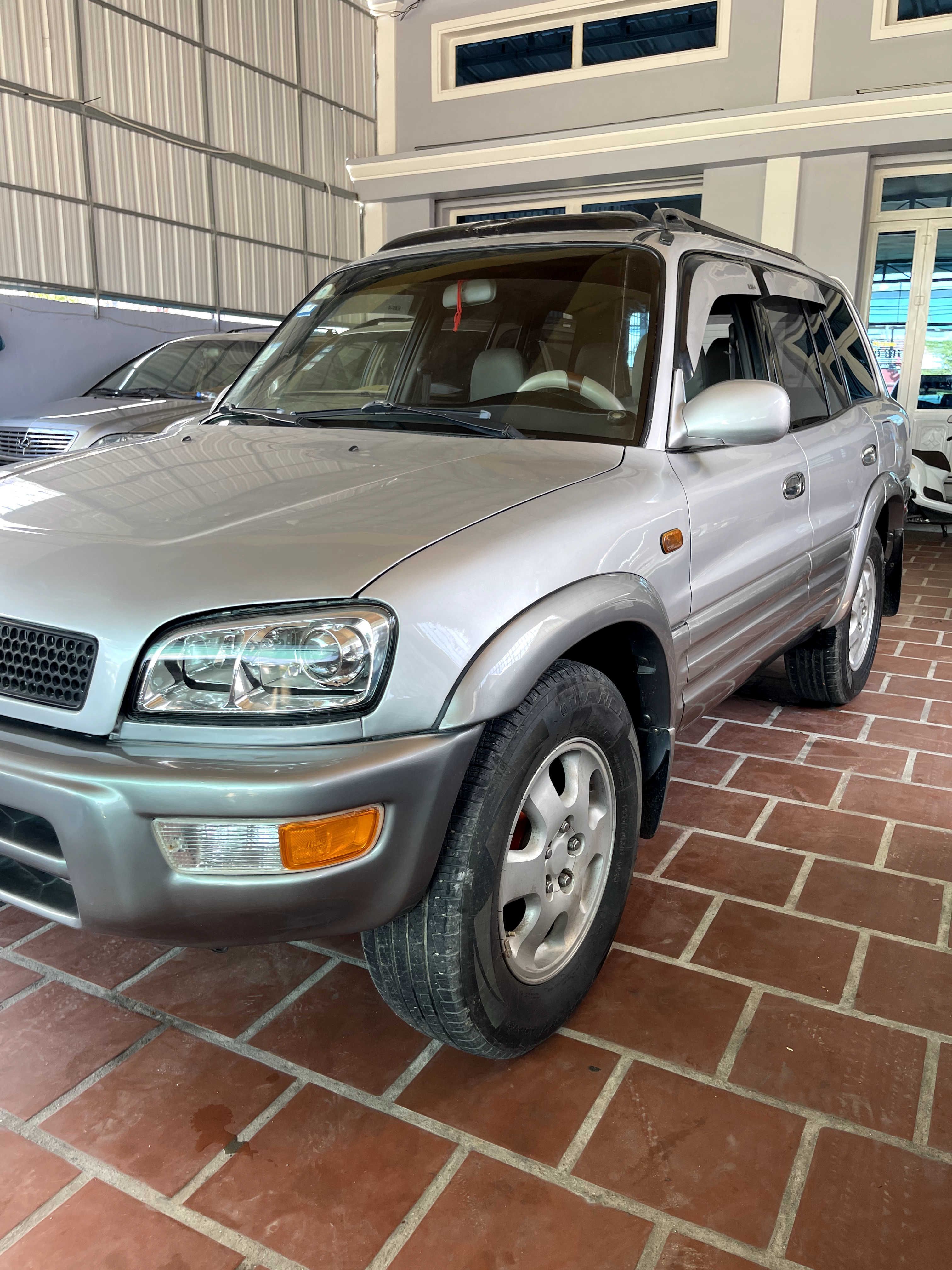 តូយ៉ូតា RAV4 1997