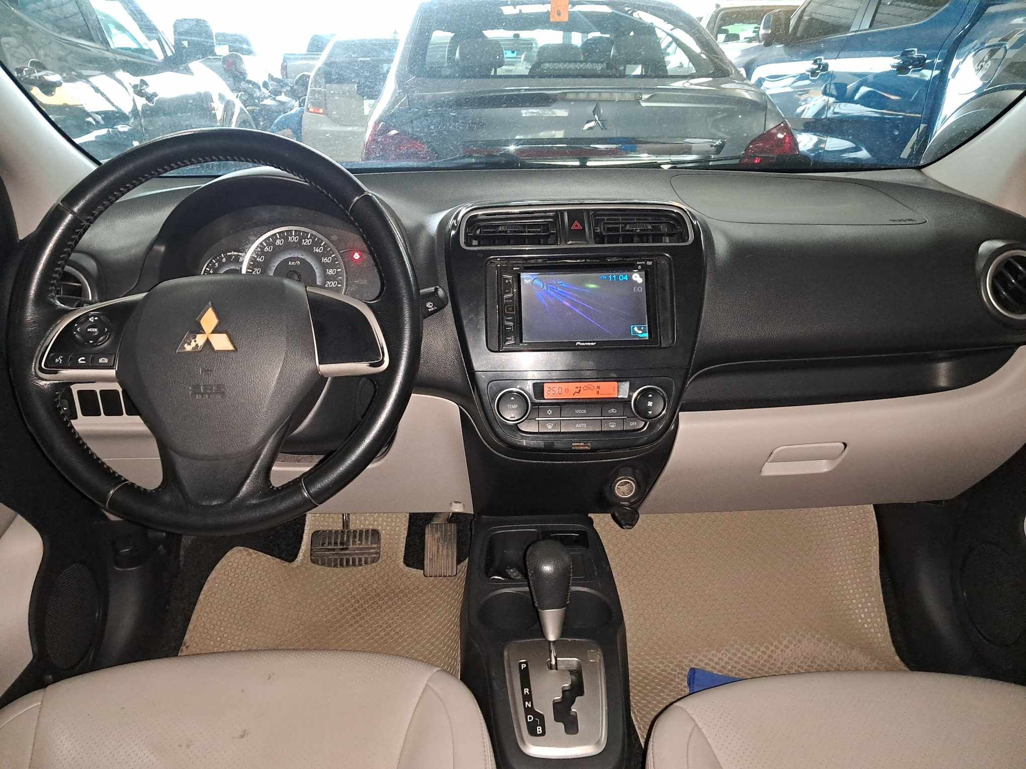 Mitsubishi Attrage 2015