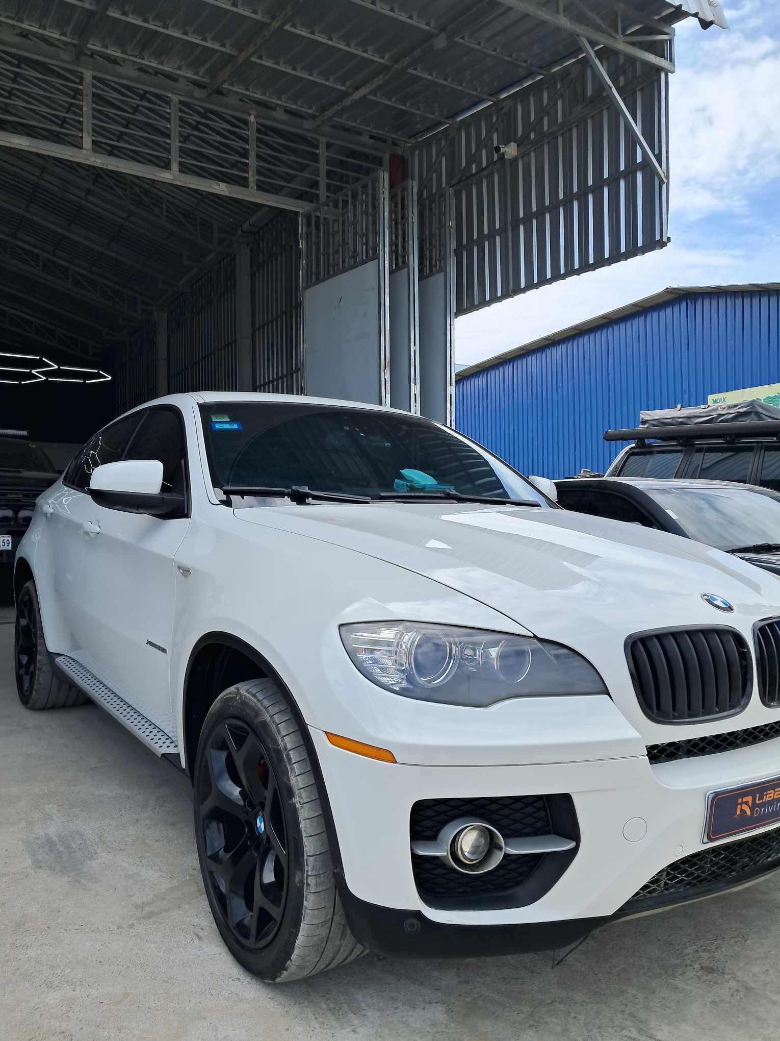 BMW X6 2011