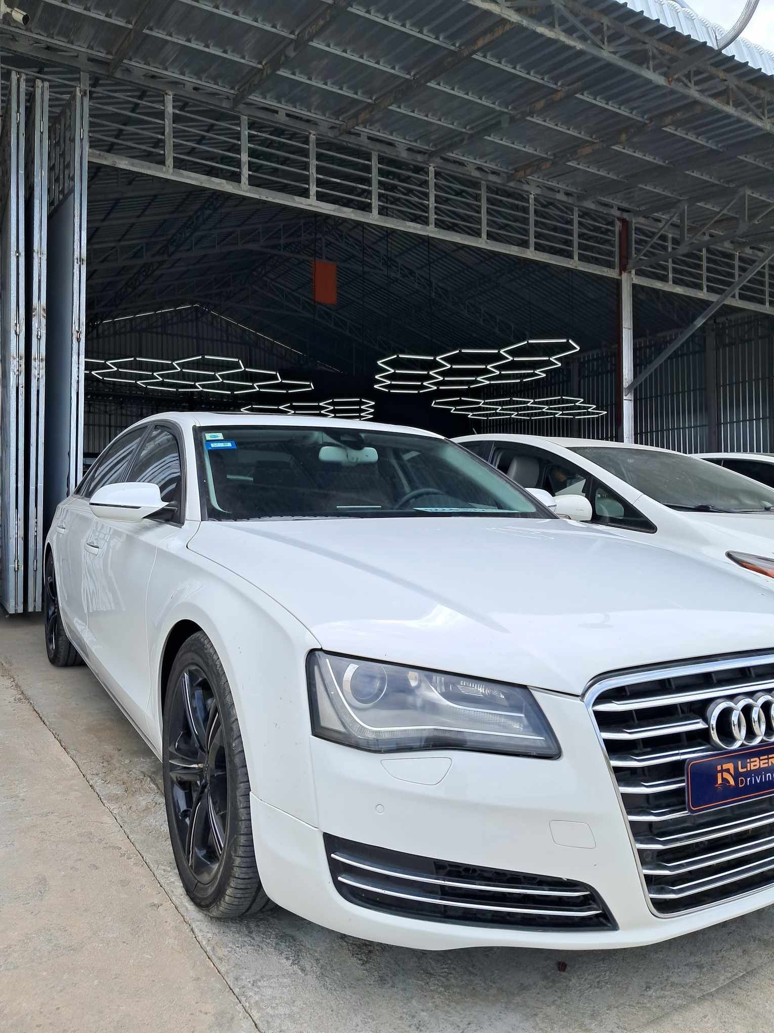 Audi A8L 2014