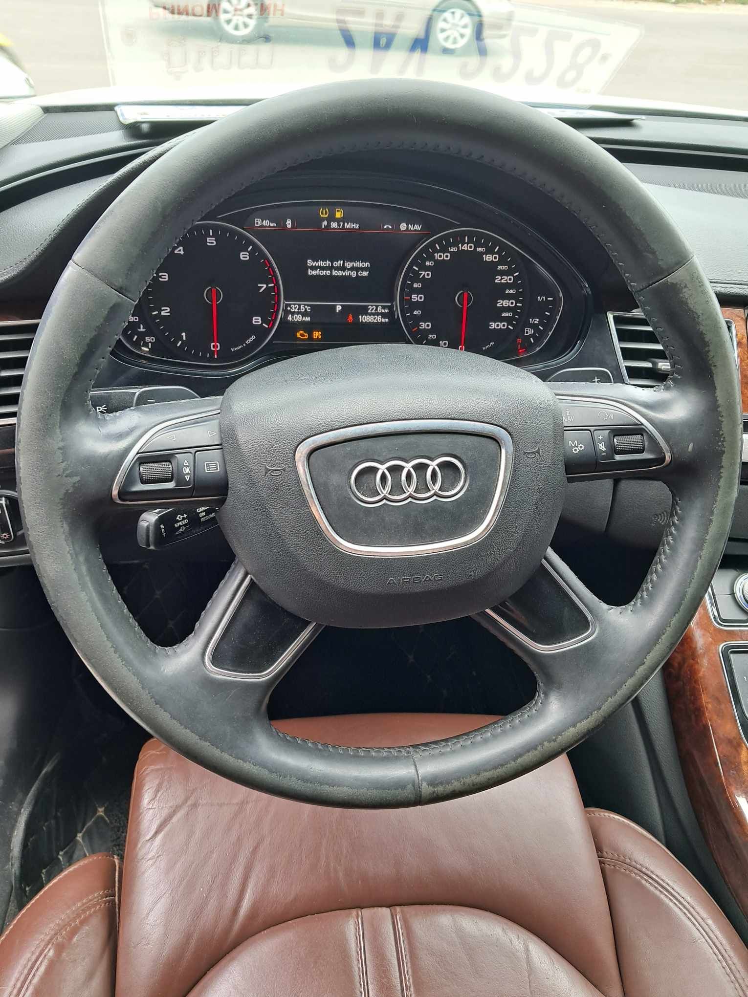 Audi A8L 2014