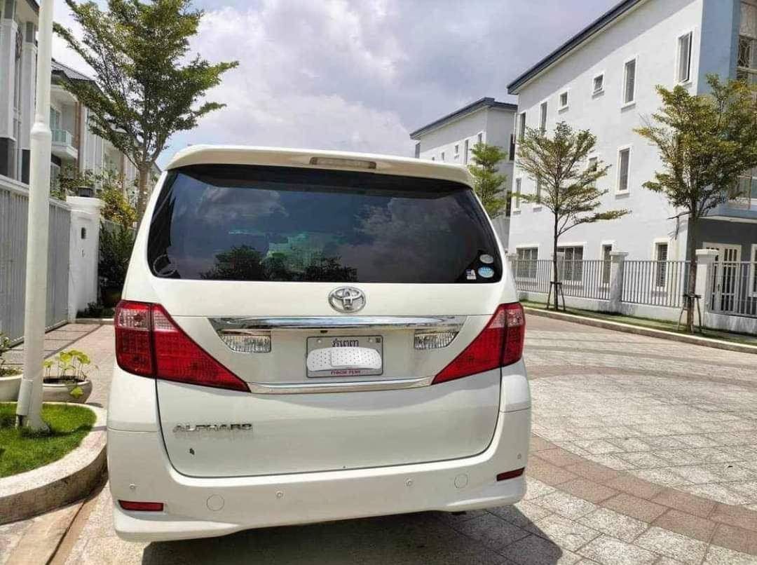 Toyota Alphard 2010