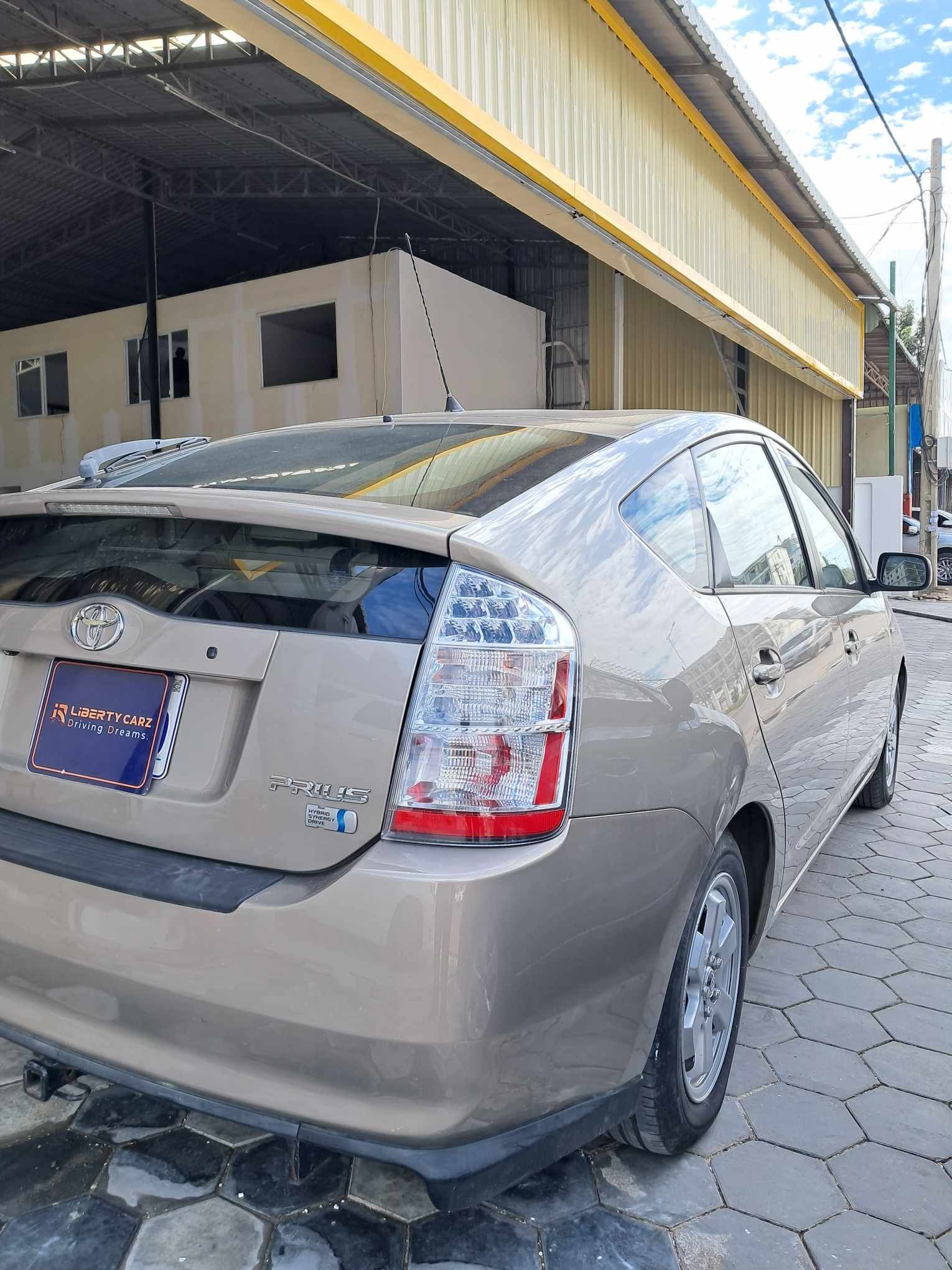 តូយ៉ូតា Prius 2006