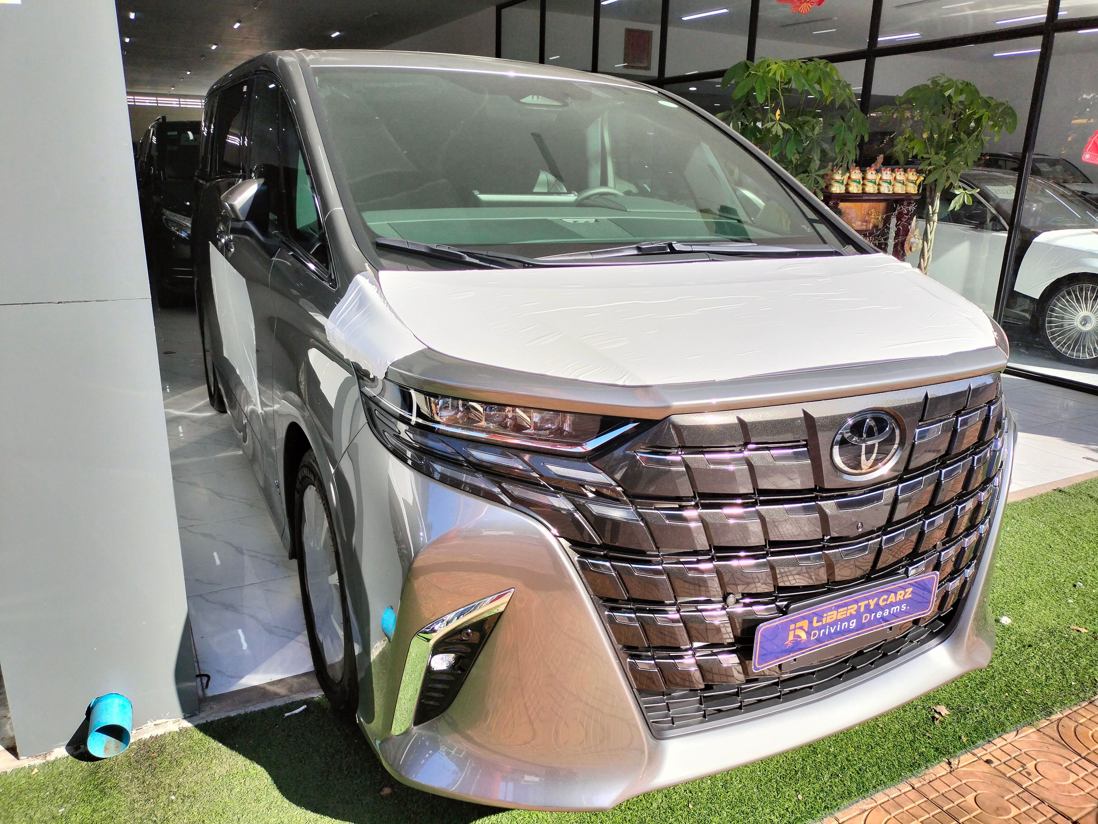 Toyota Alphard 2023