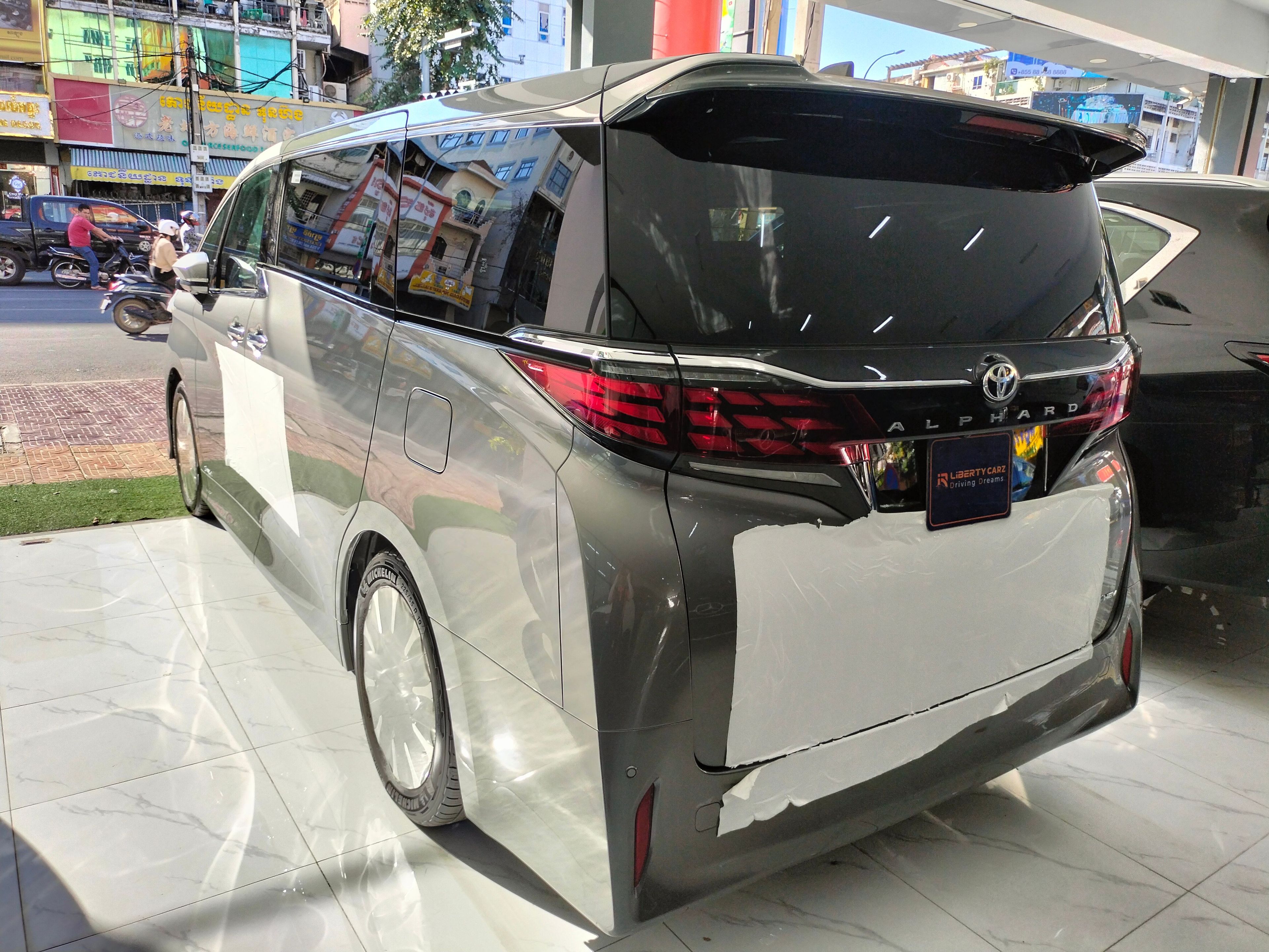 Toyota Alphard 2023