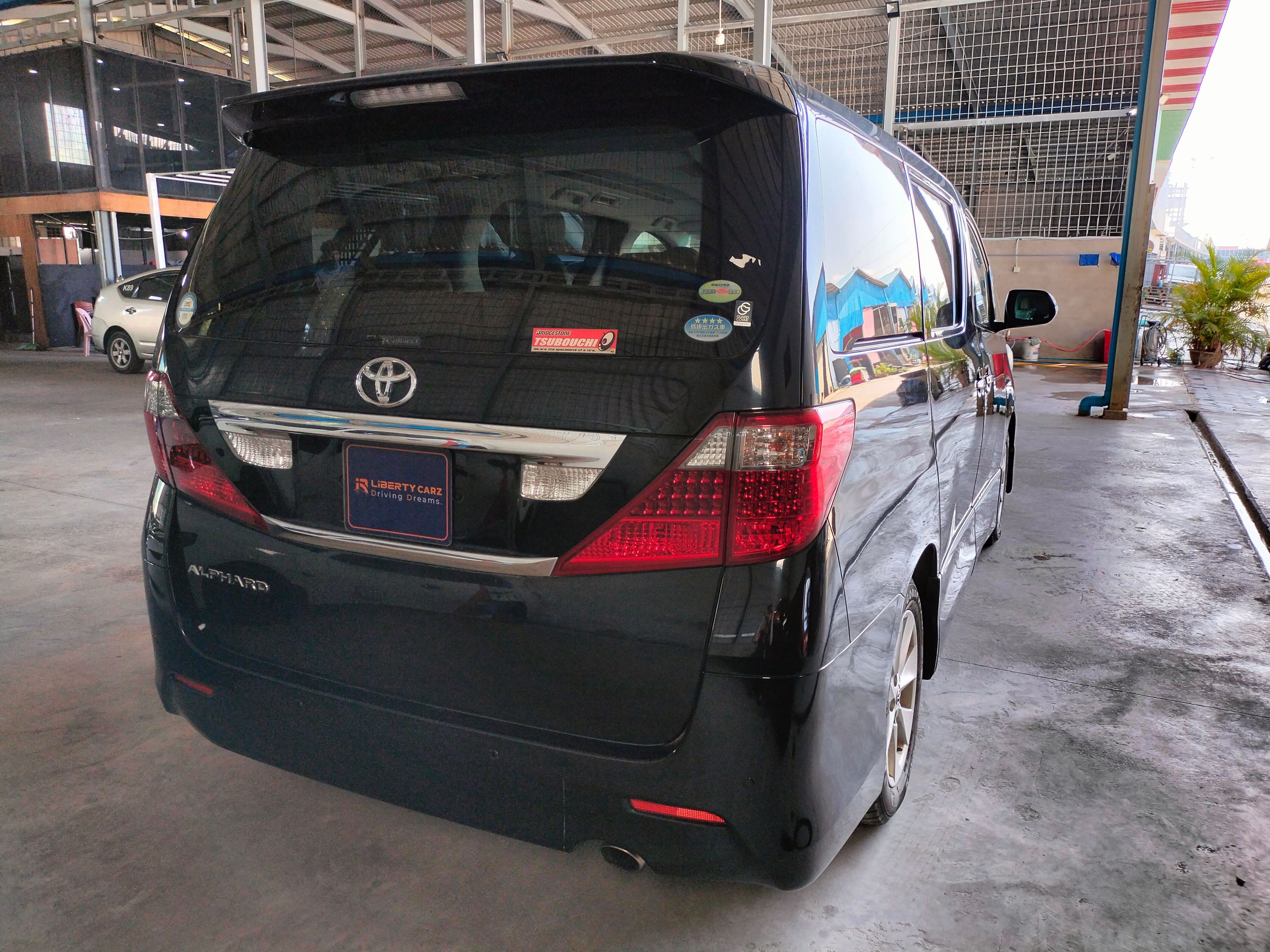 Toyota Alphard 2010