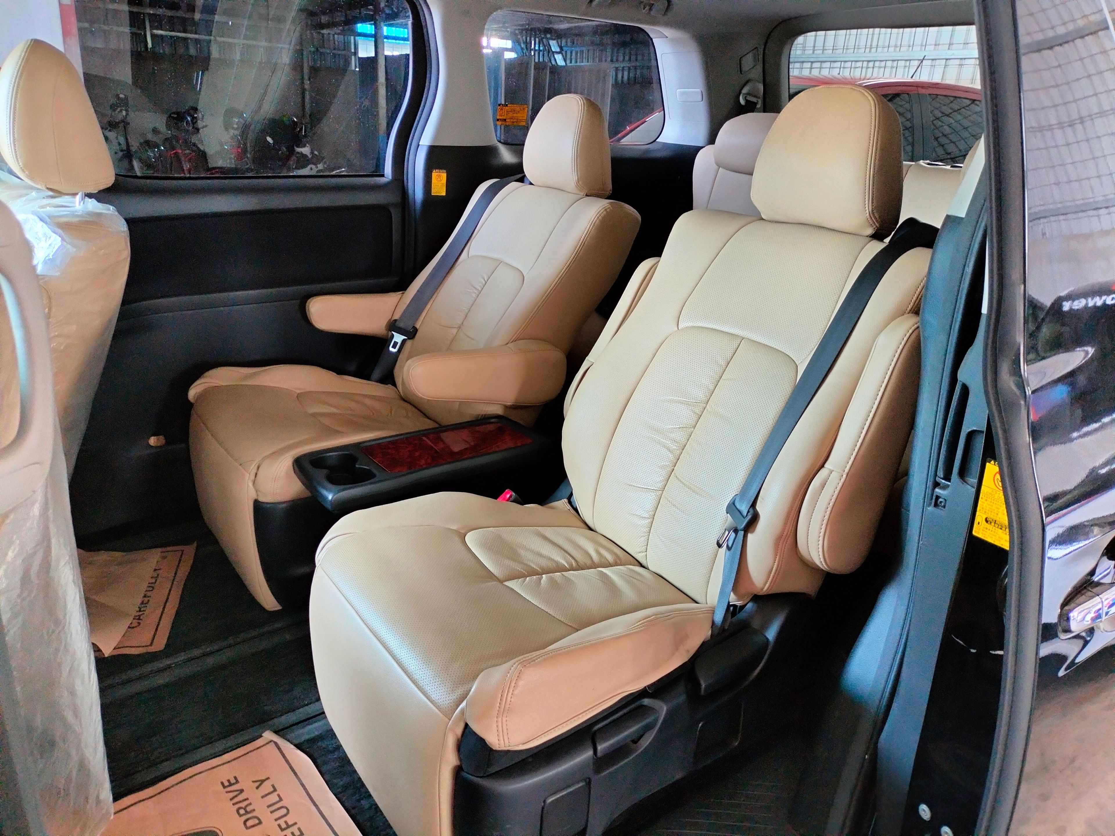 Toyota Alphard 2010