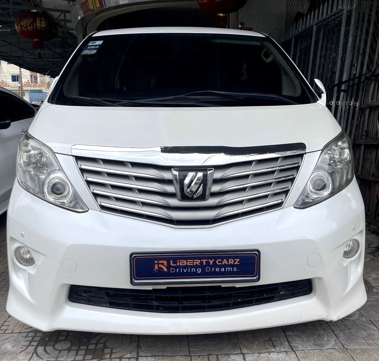 Toyota Alphard 2010