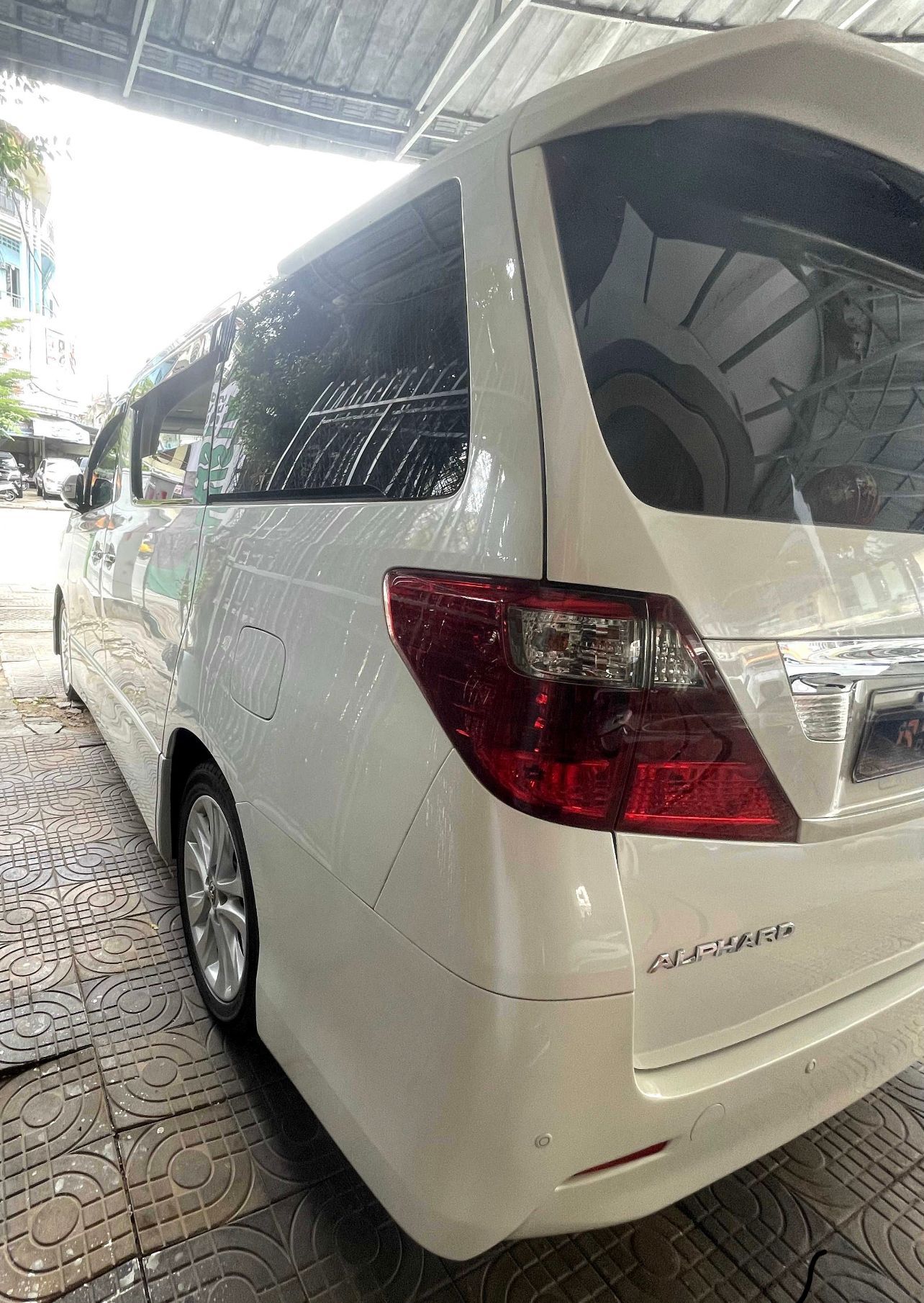 Toyota Alphard 2010