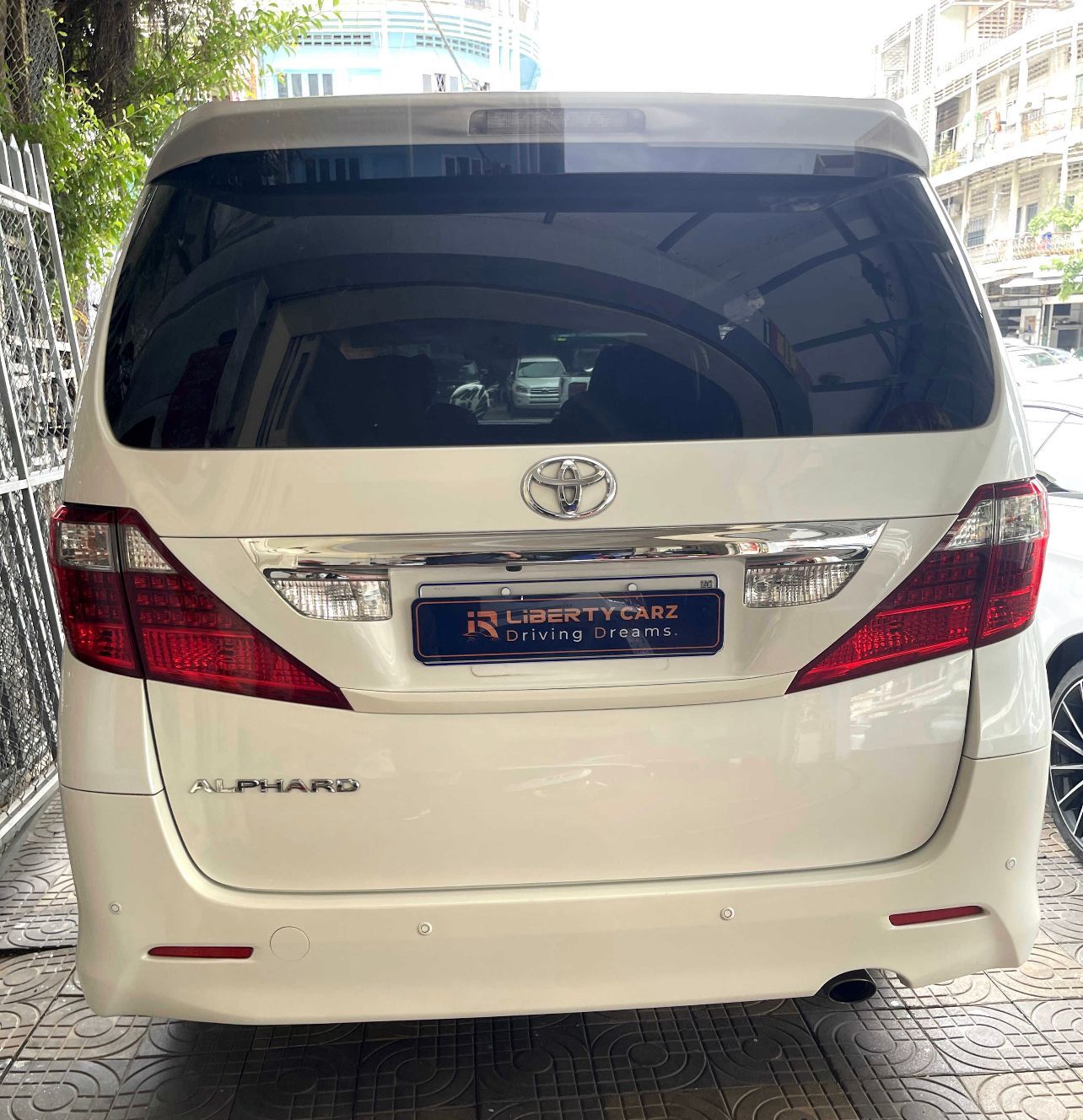 Toyota Alphard 2010