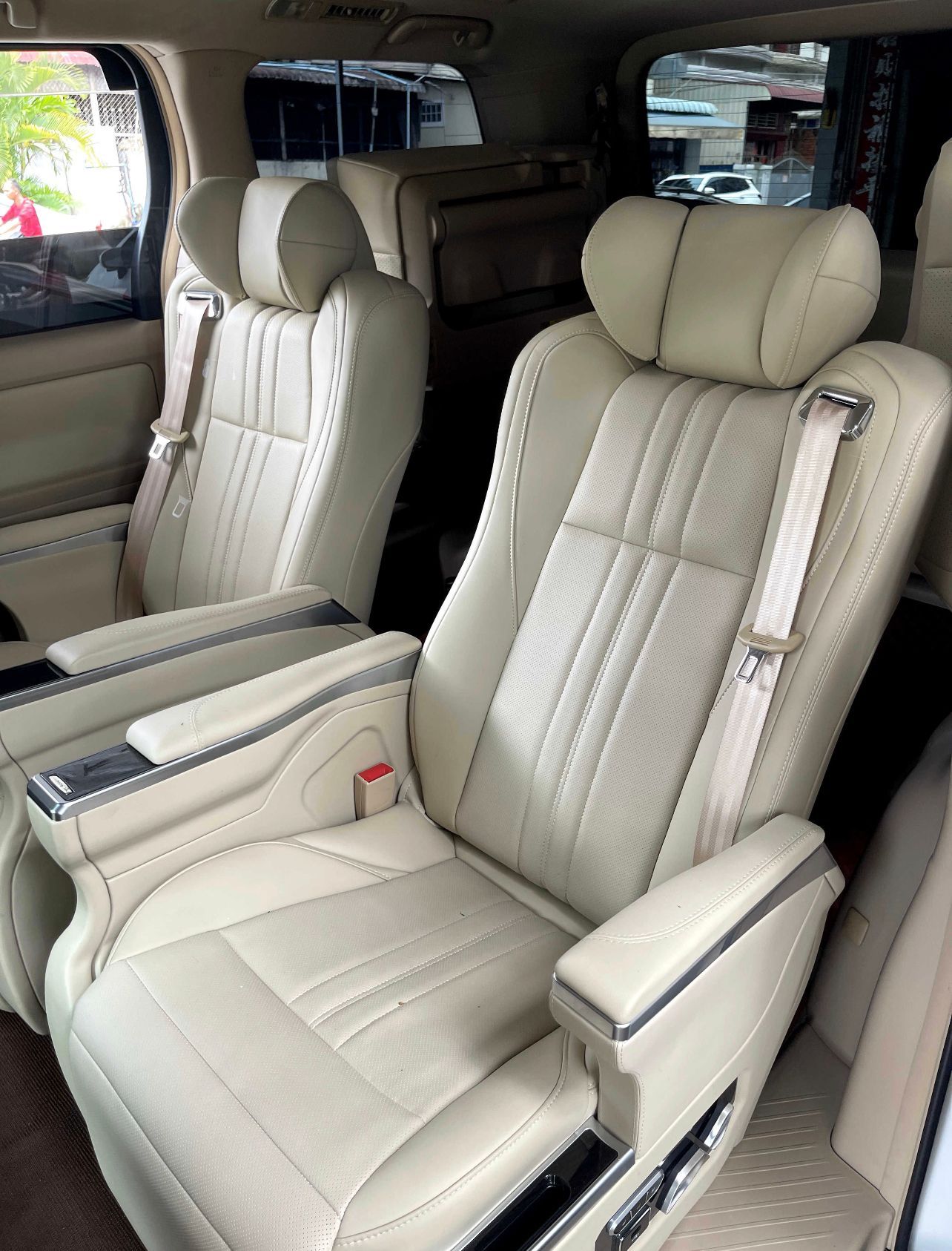 Toyota Alphard 2010