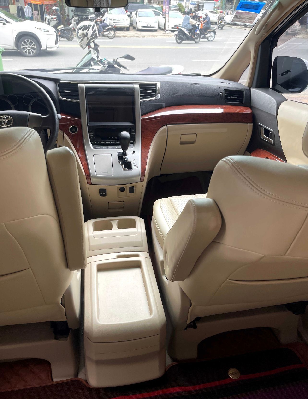 Toyota Alphard 2010