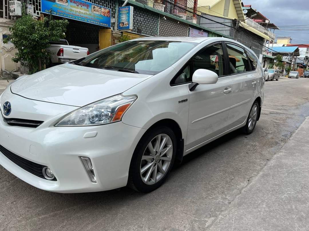 តូយ៉ូតា Prius 2013