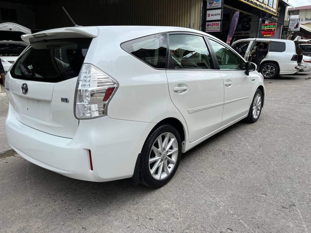 តូយ៉ូតា Prius 2013