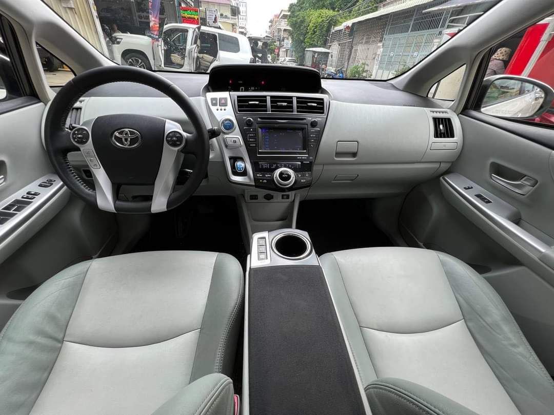 តូយ៉ូតា Prius 2013