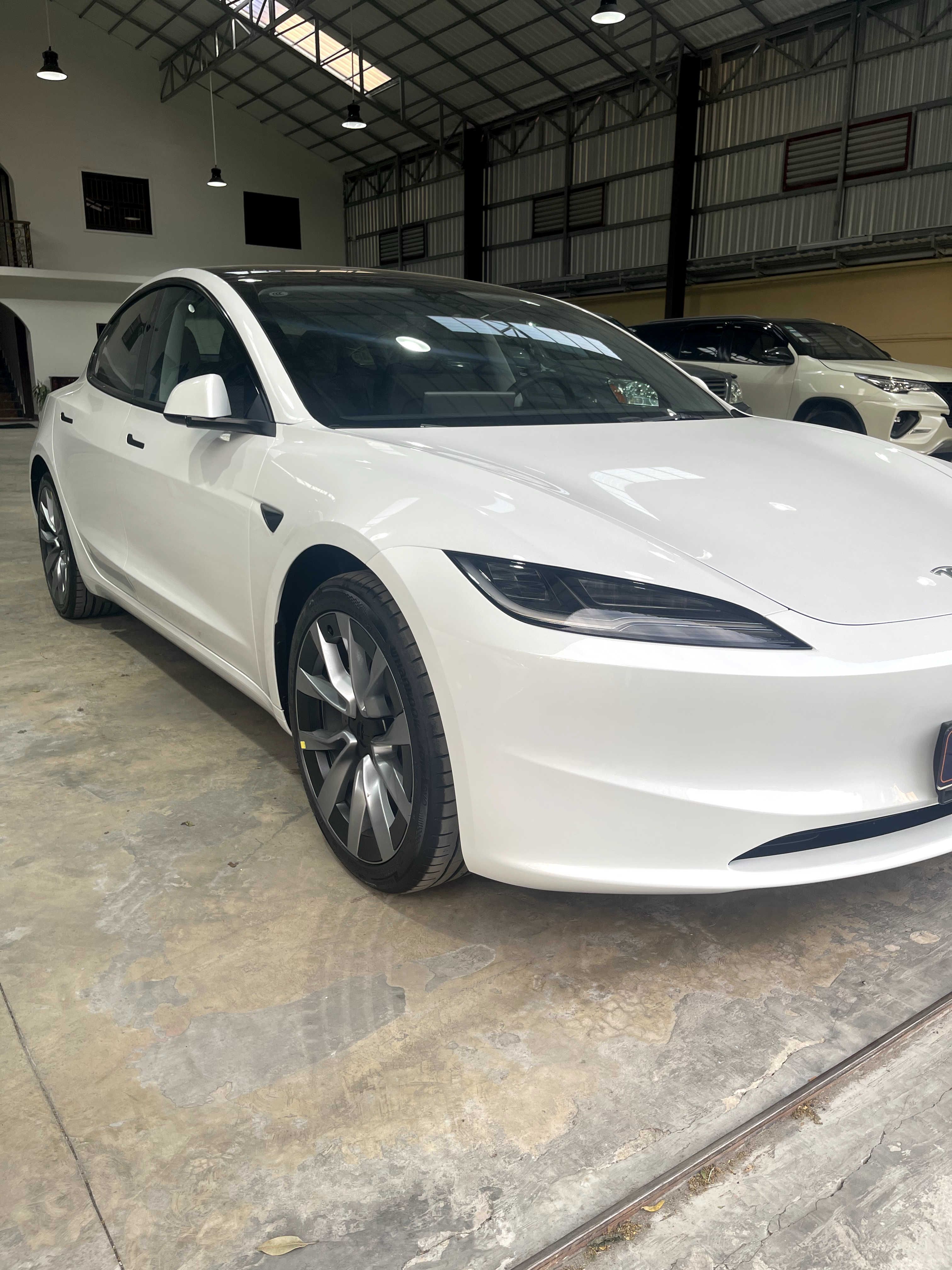 Tesla Model 3 2024