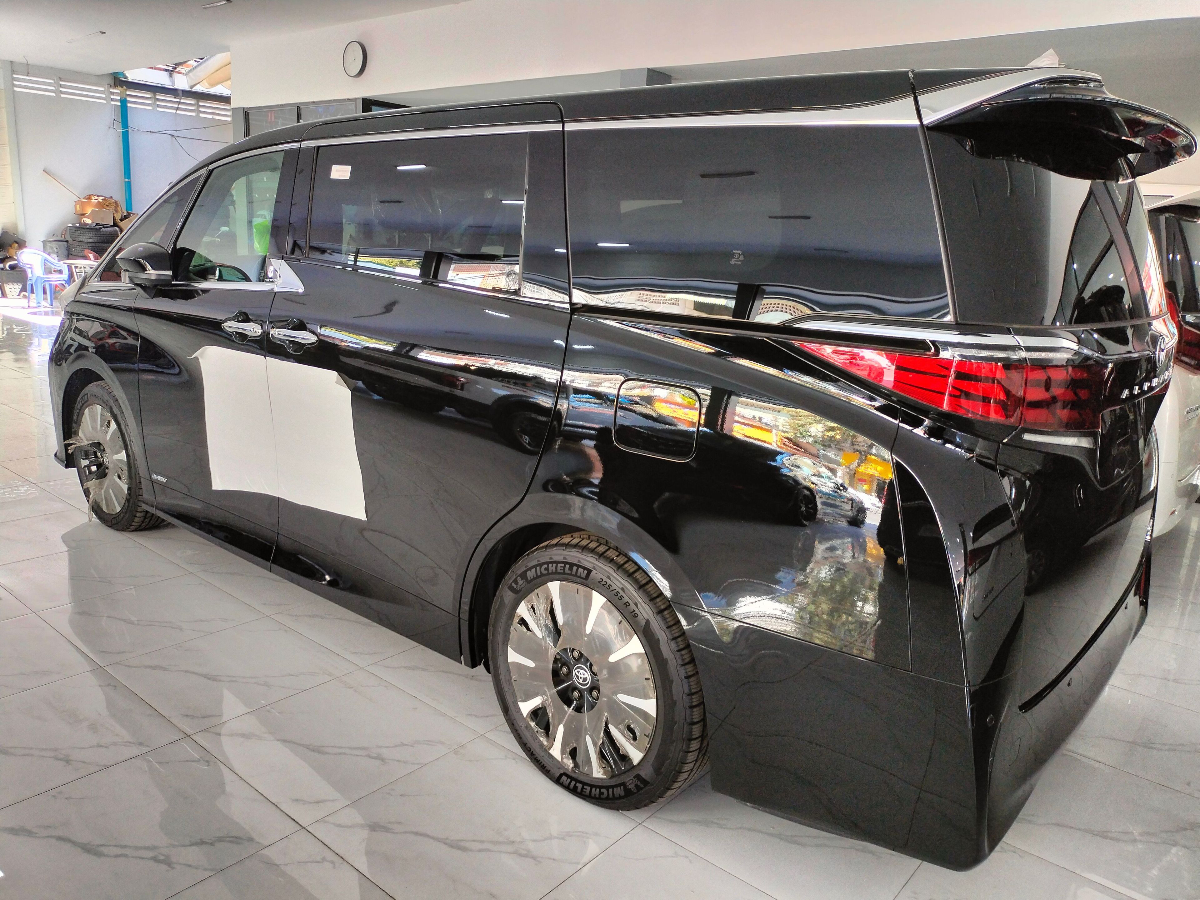 Toyota Alphard 2024