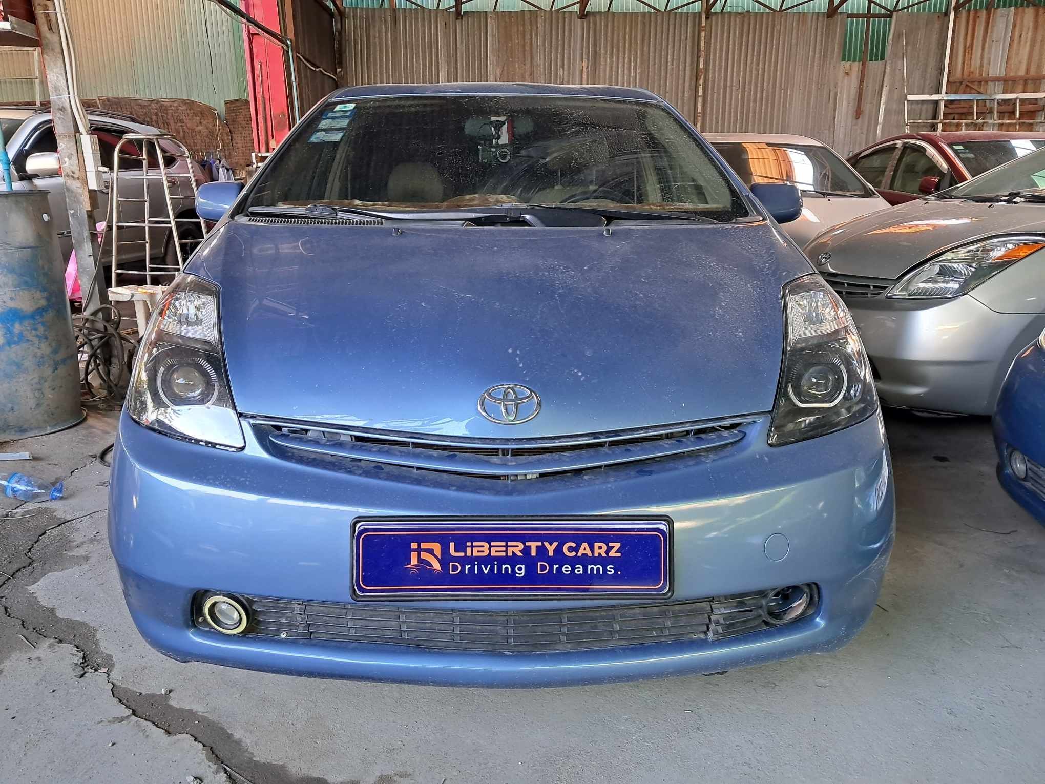 តូយ៉ូតា Prius 2004