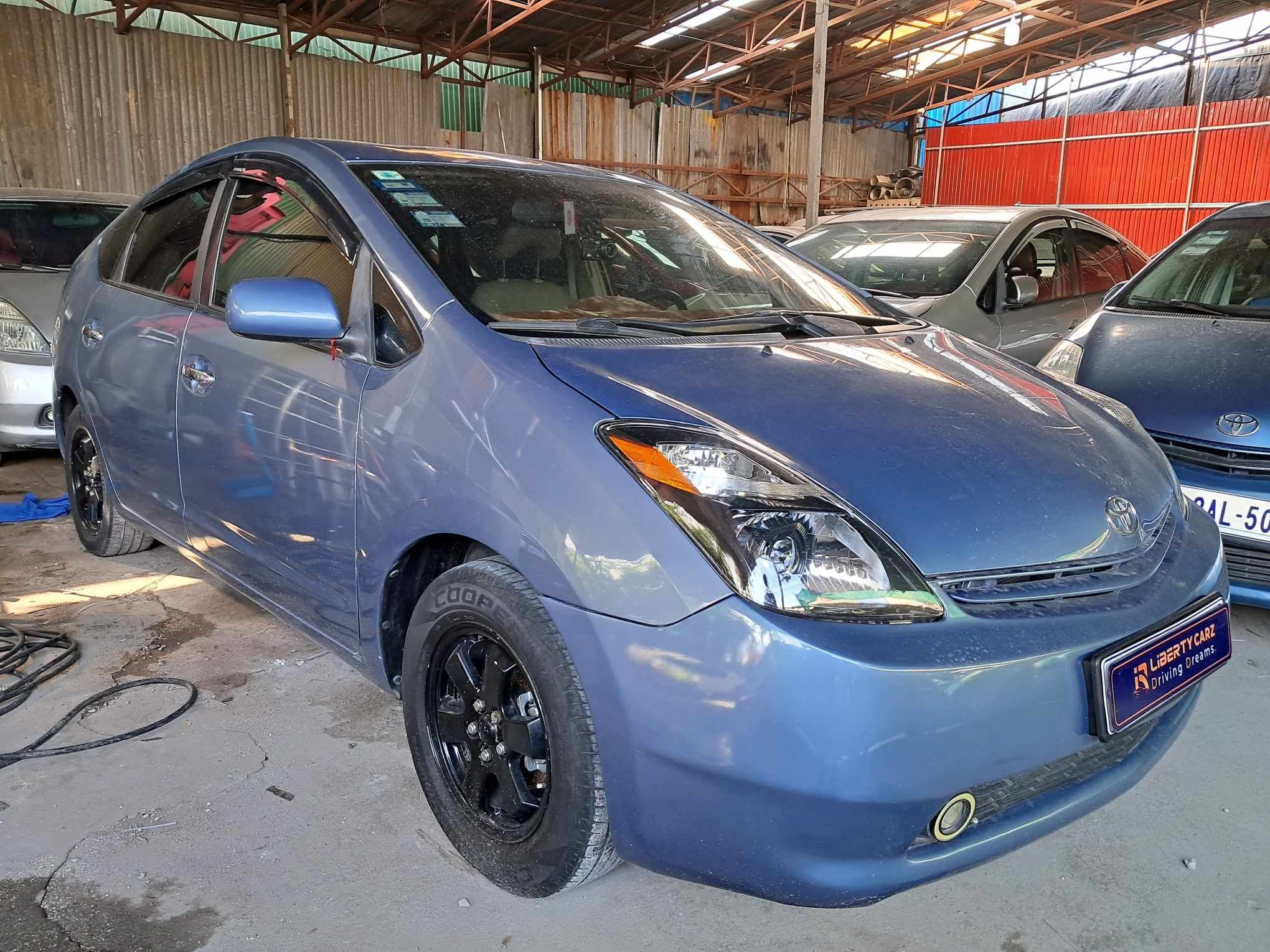 តូយ៉ូតា Prius 2004