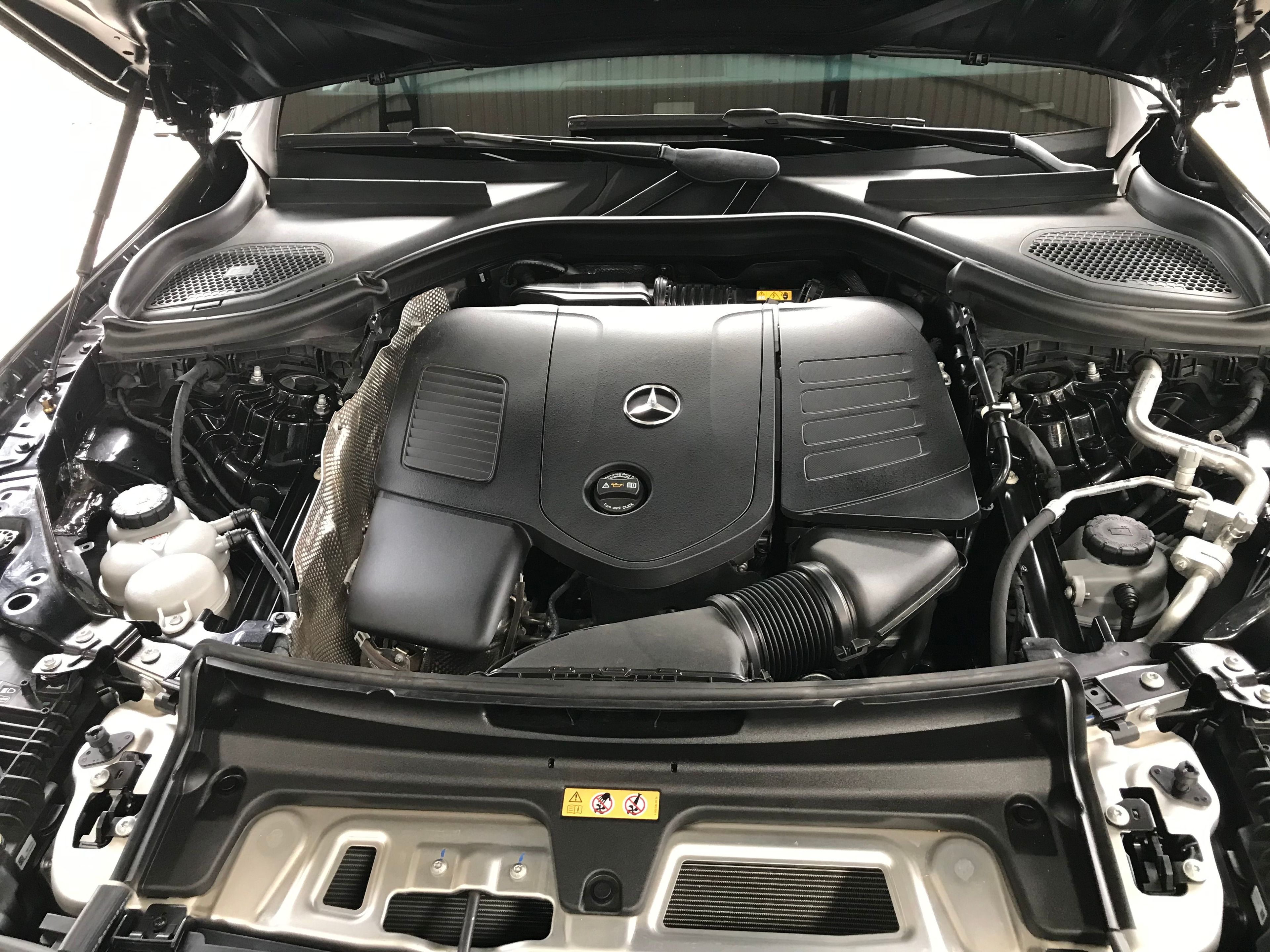 Mercedes-Benz GLE-300 2023