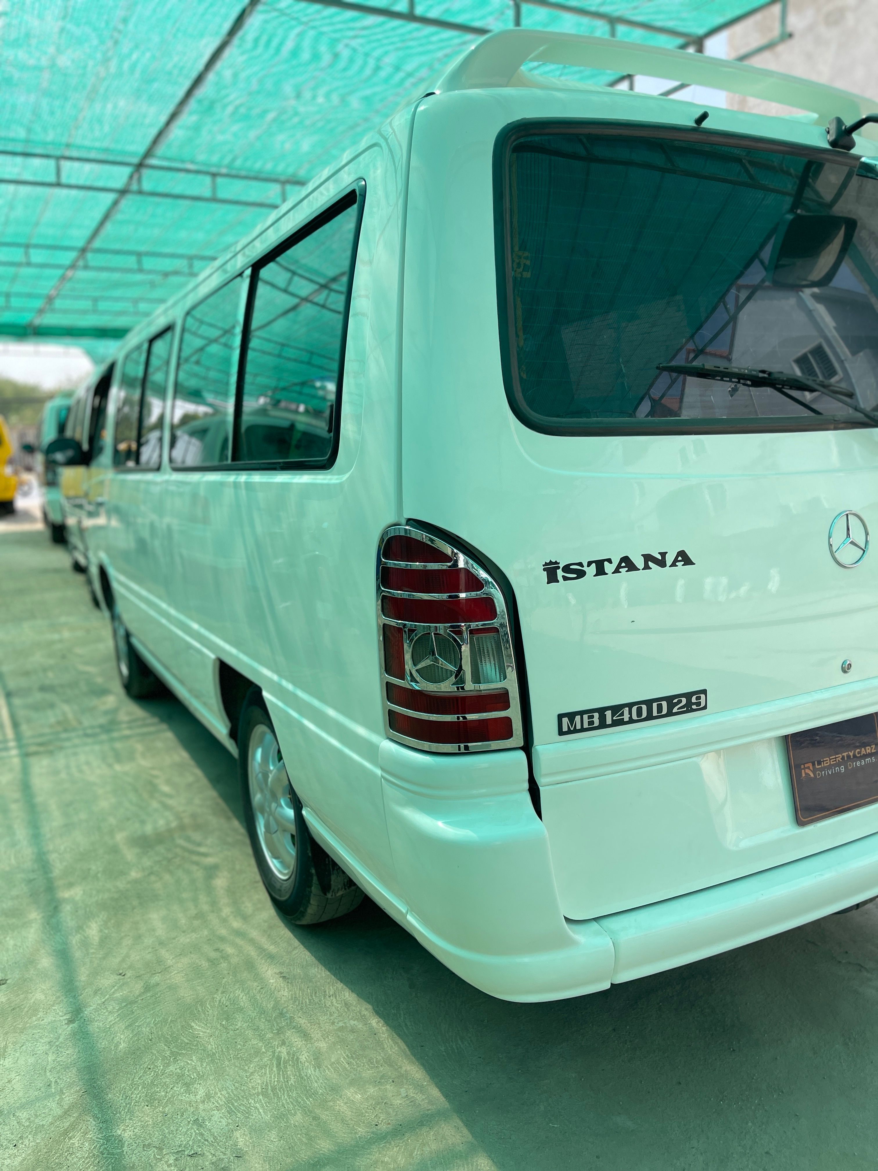 KG汽车 Istana 2001