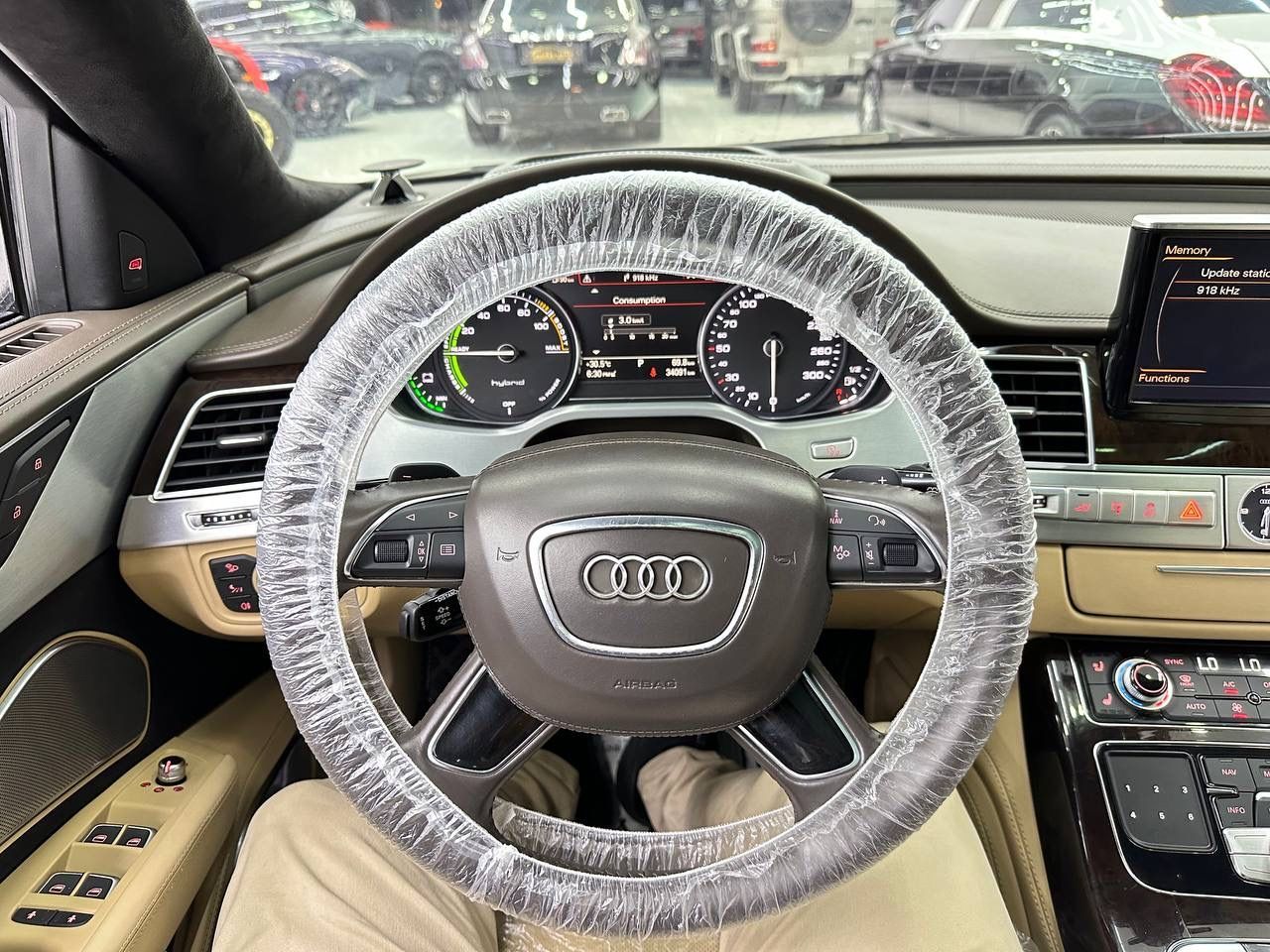 Audi A8L 2014