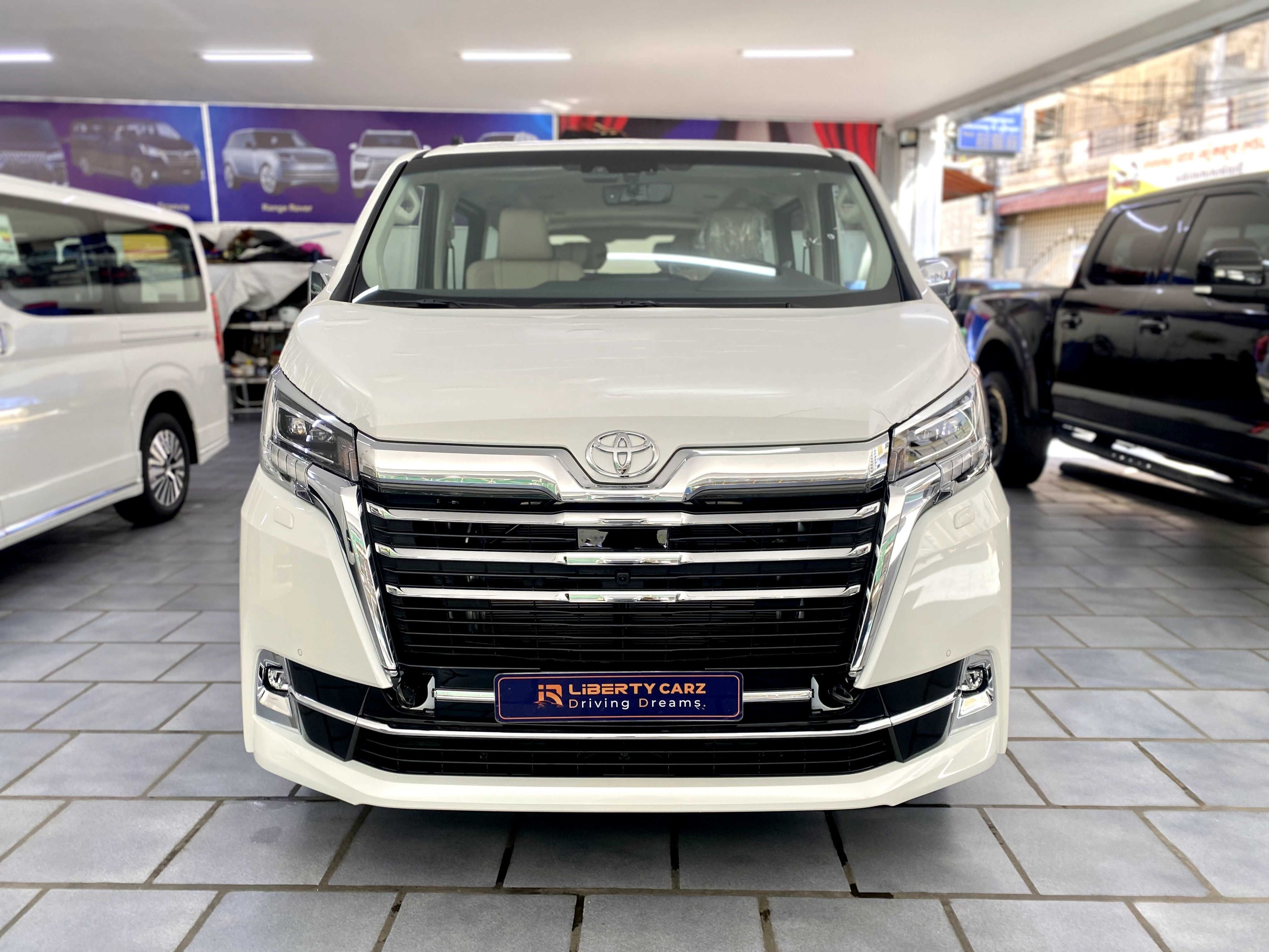 Toyota Granvia 2024