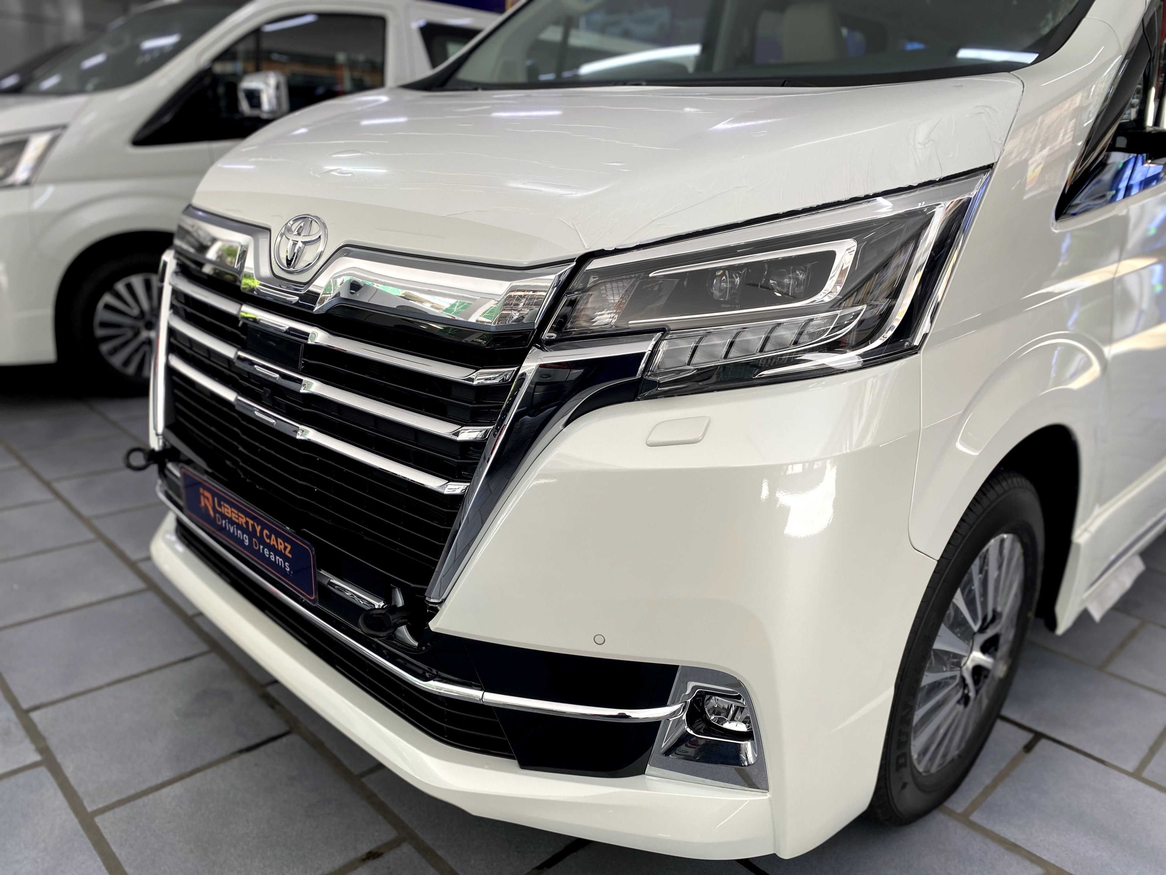 Toyota Granvia 2024