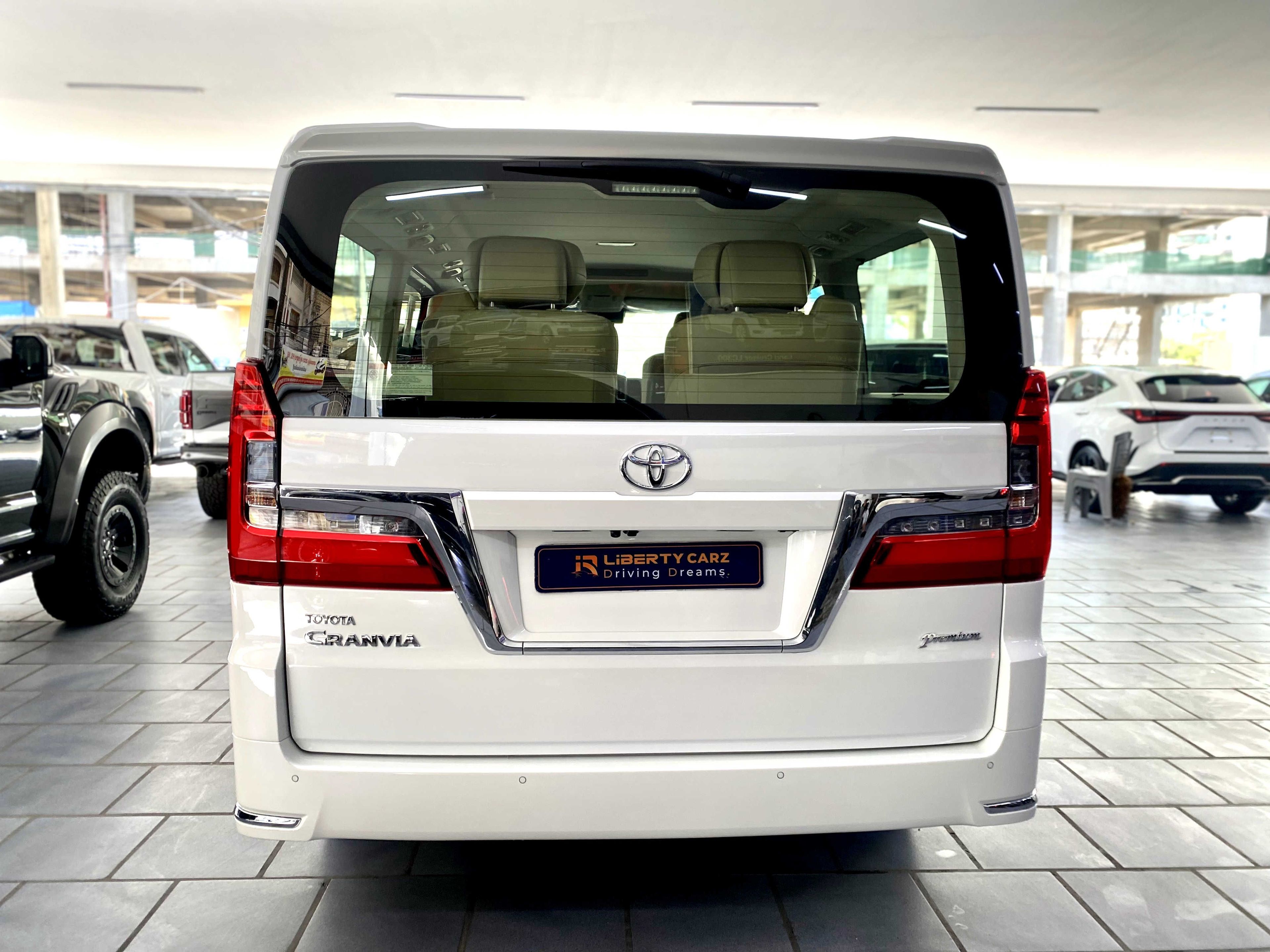 Toyota Granvia 2024