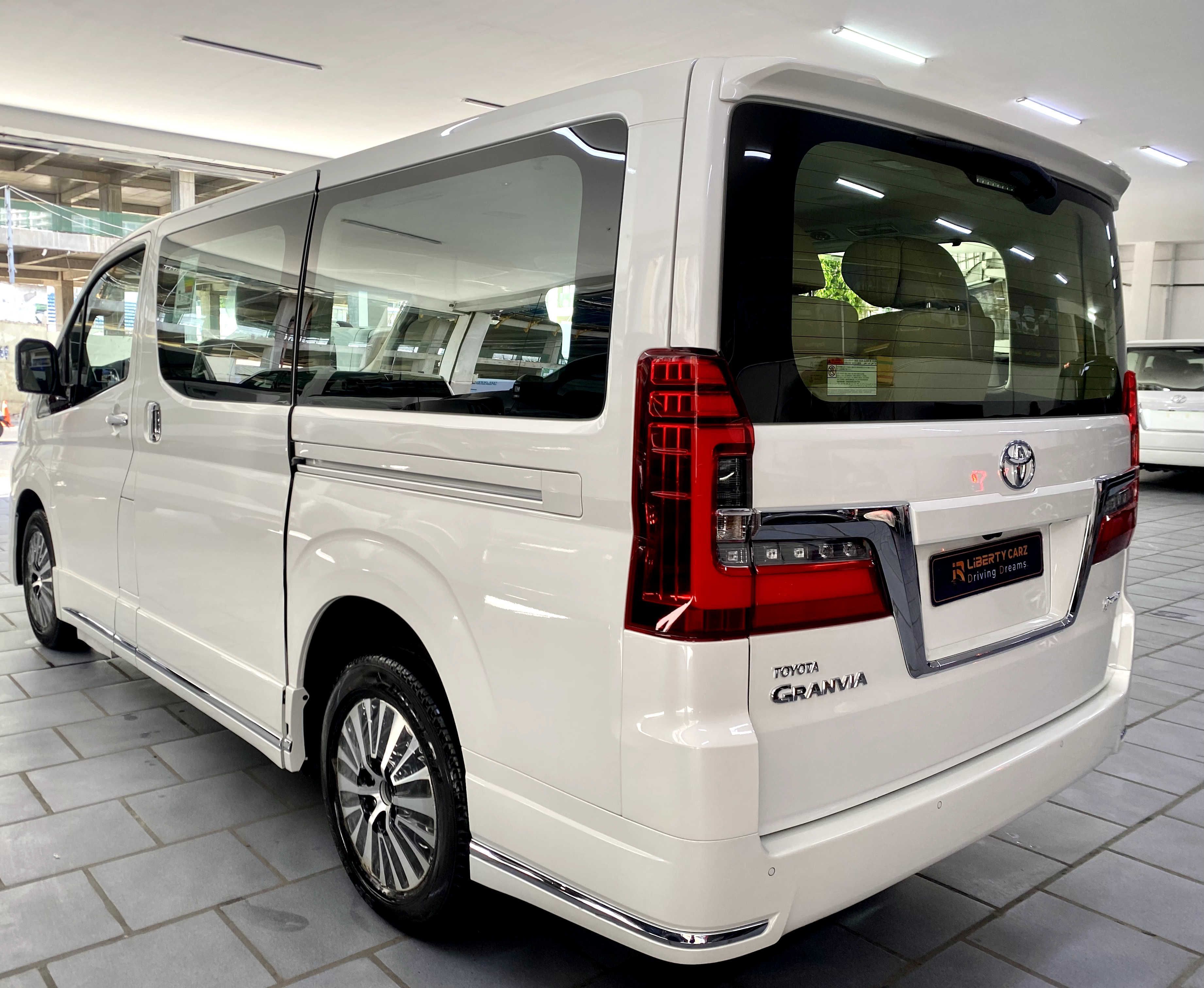 Toyota Granvia 2024