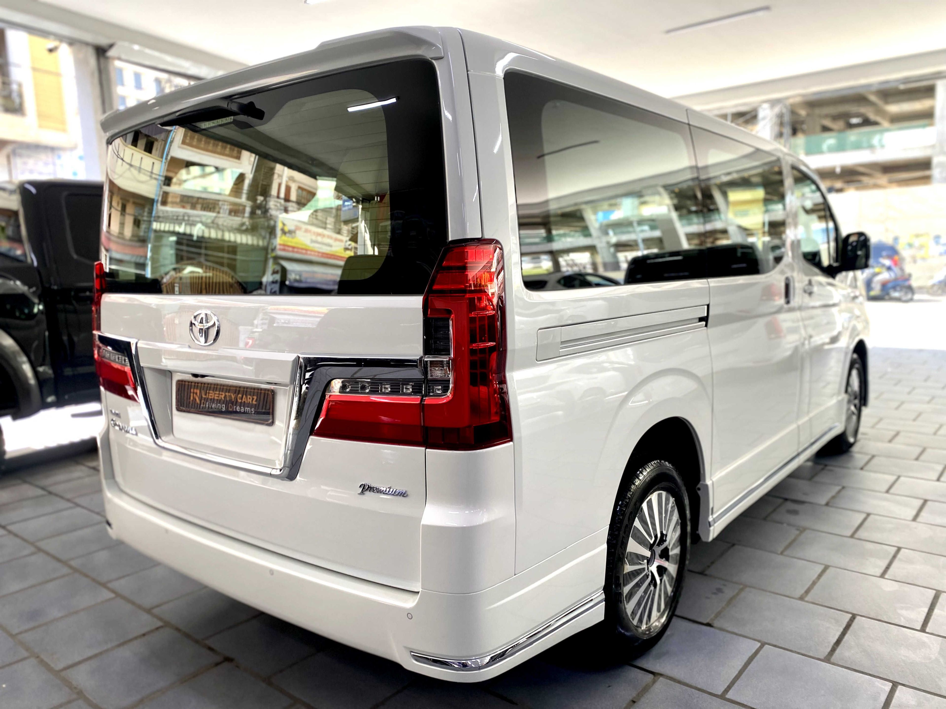 Toyota Granvia 2024