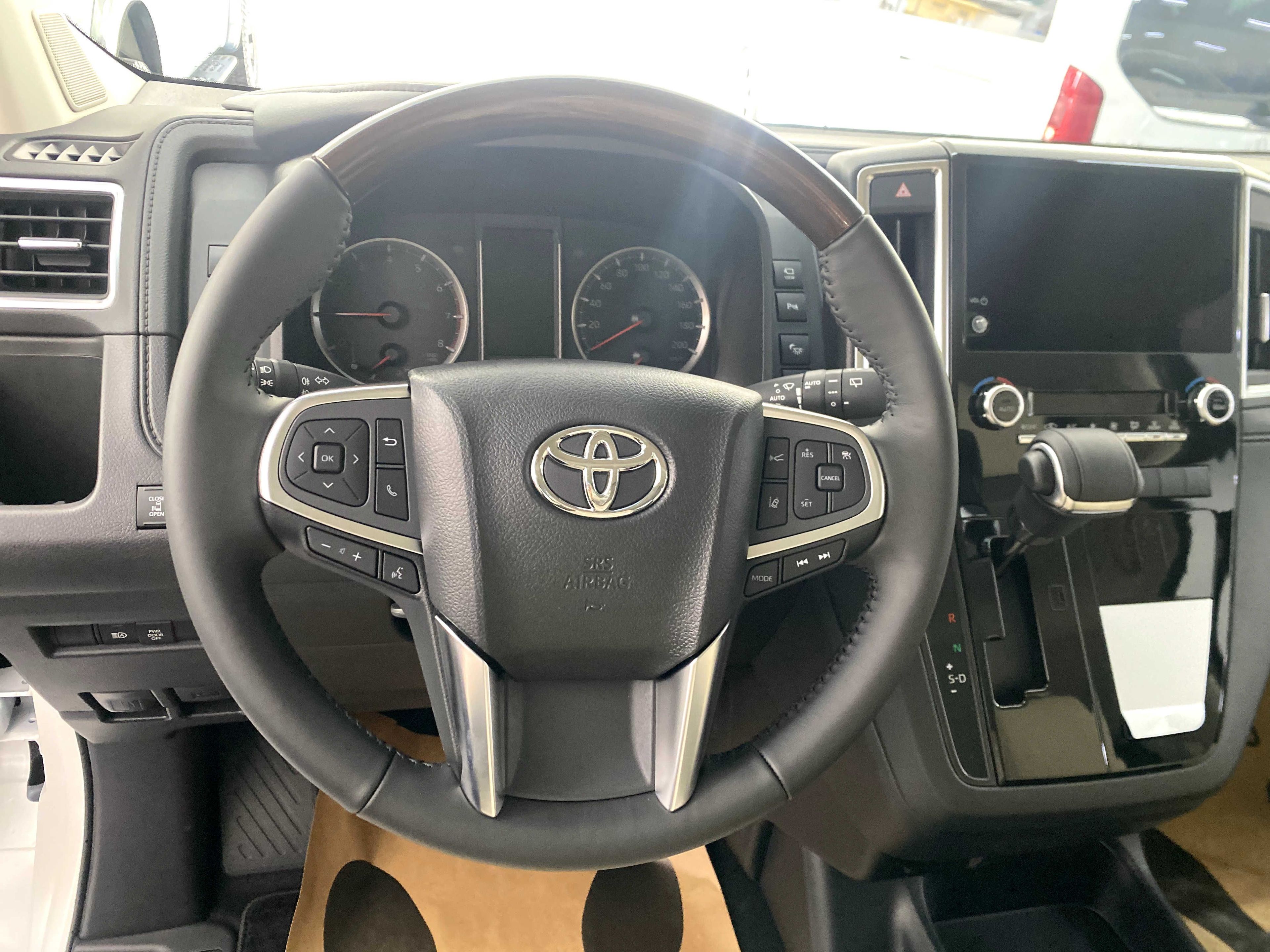 Toyota Granvia 2024