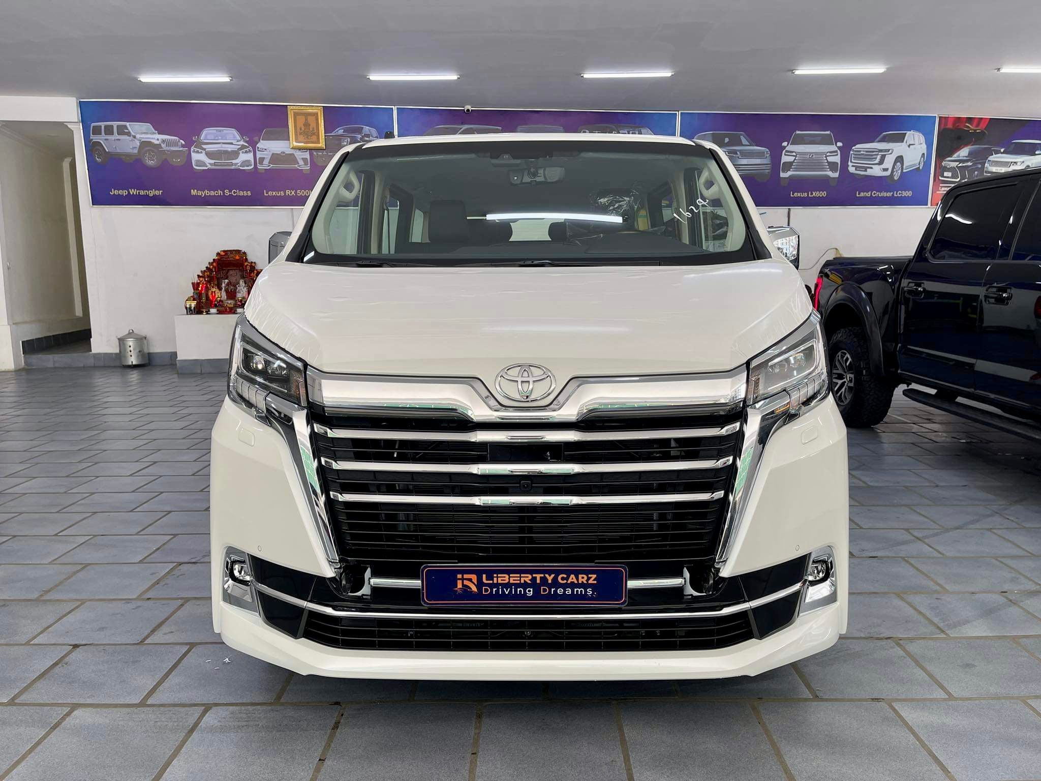 Toyota Granvia 2024