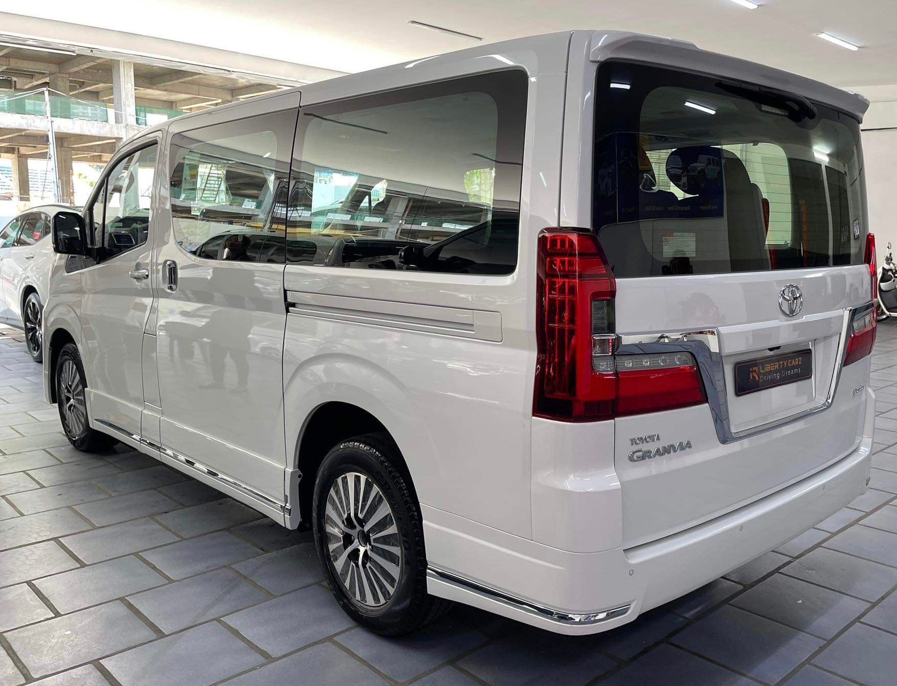 Toyota Granvia 2024