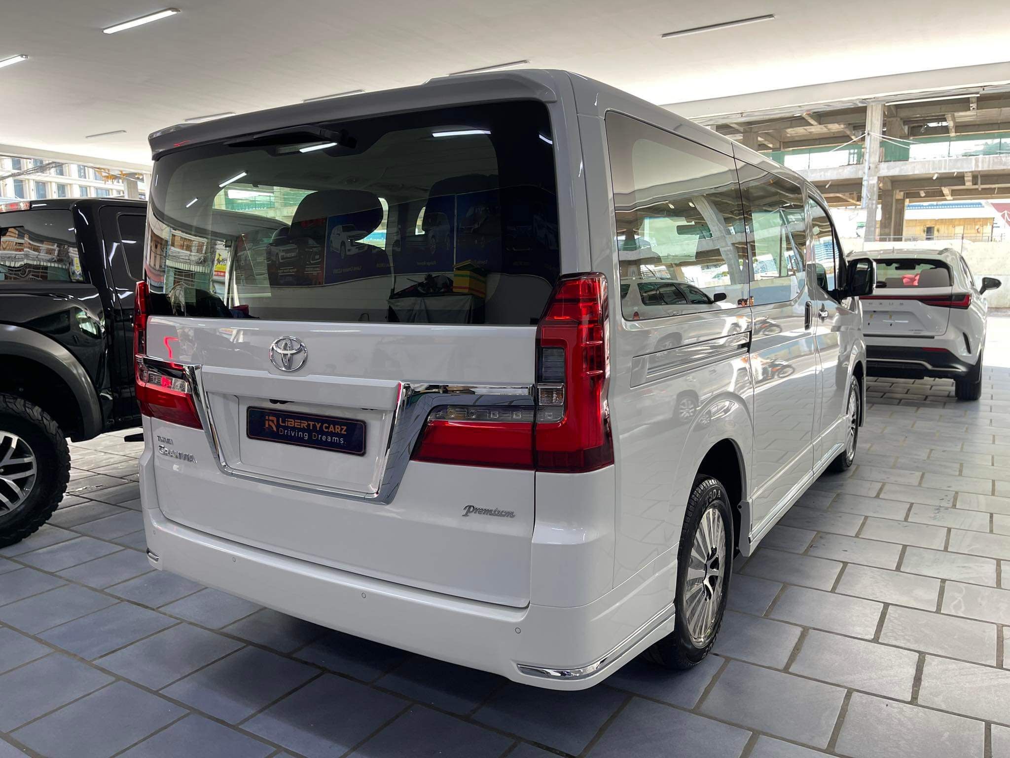 Toyota Granvia 2024