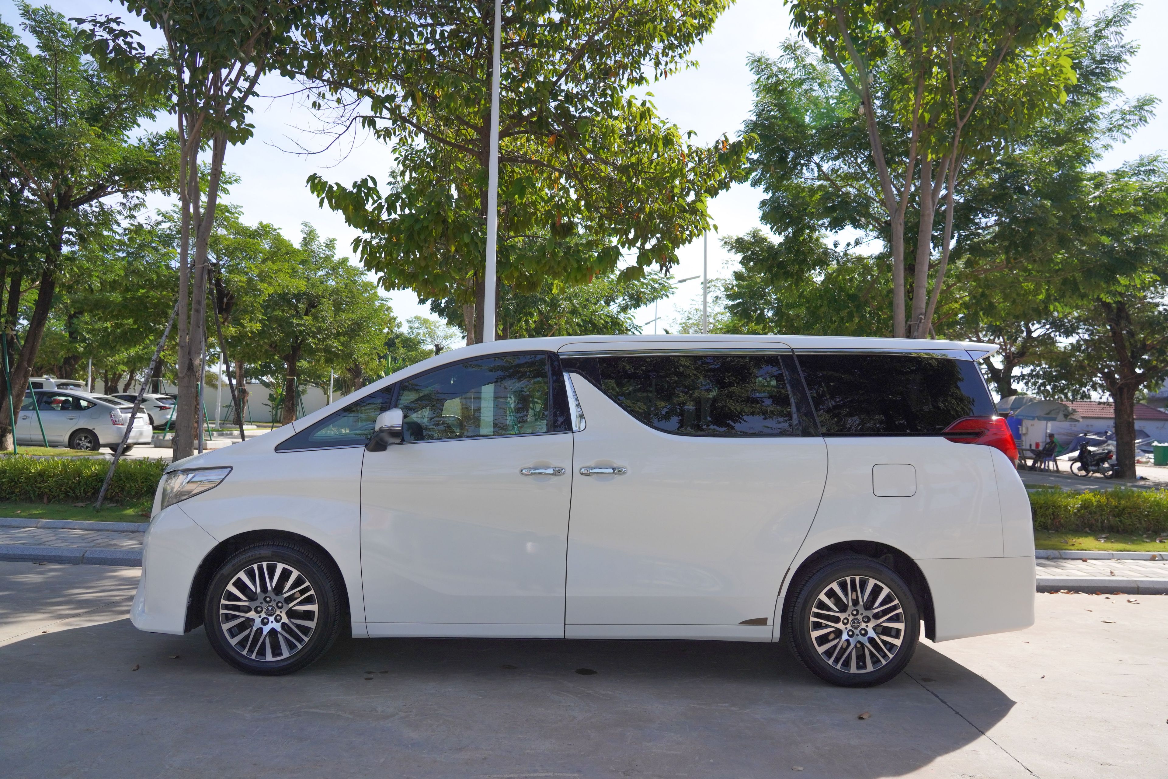 Toyota Alphard 2016