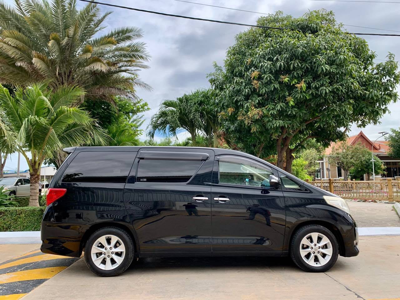 Toyota Alphard 2010