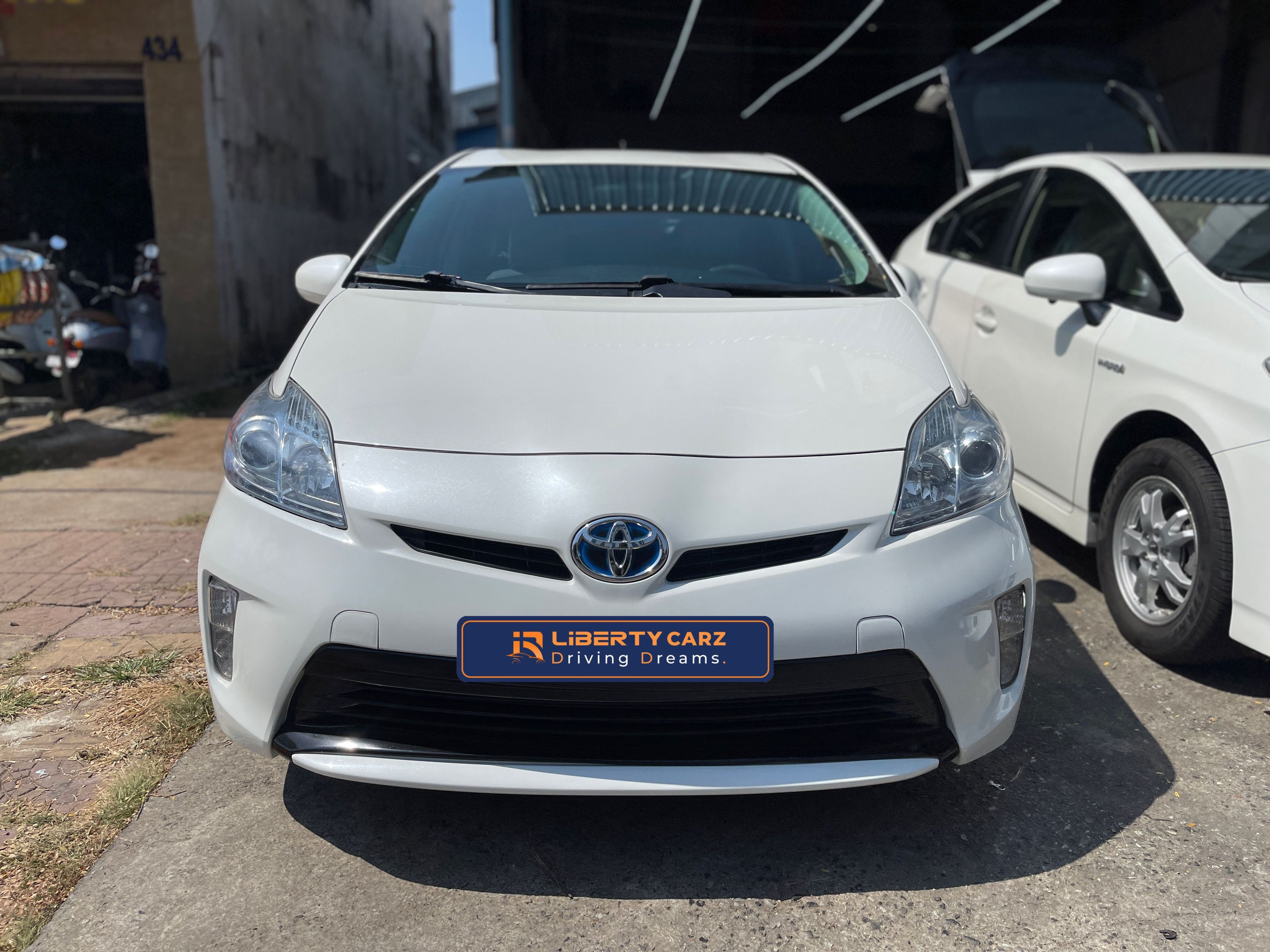 តូយ៉ូតា Prius 2012