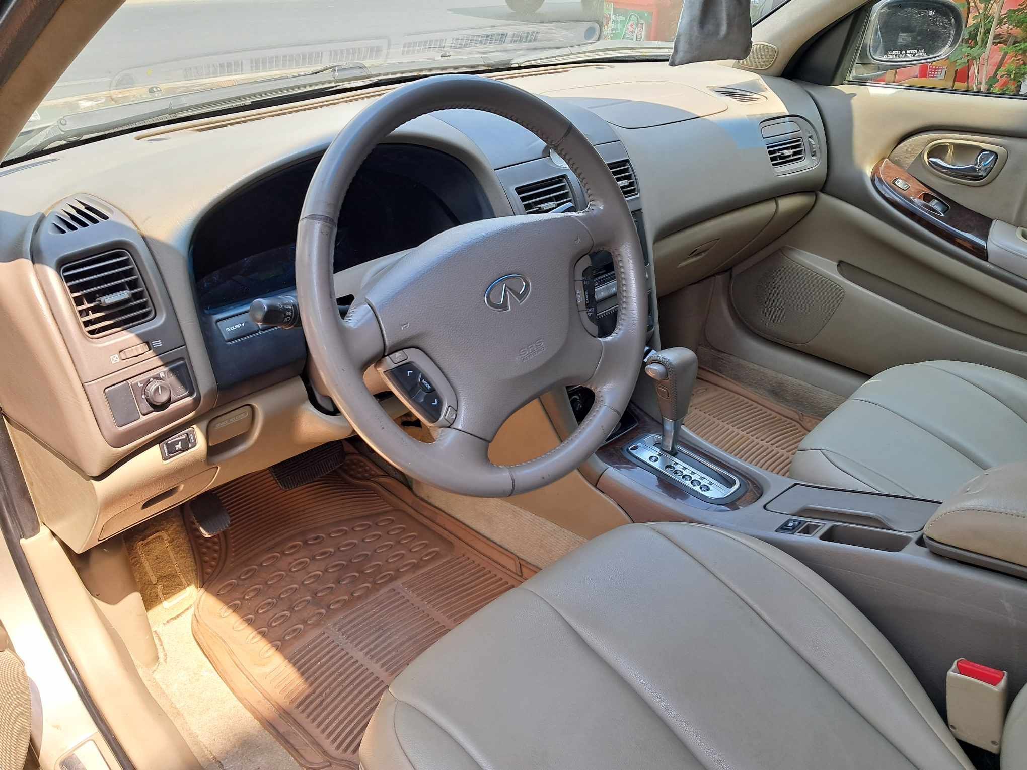 Infiniti I 2001