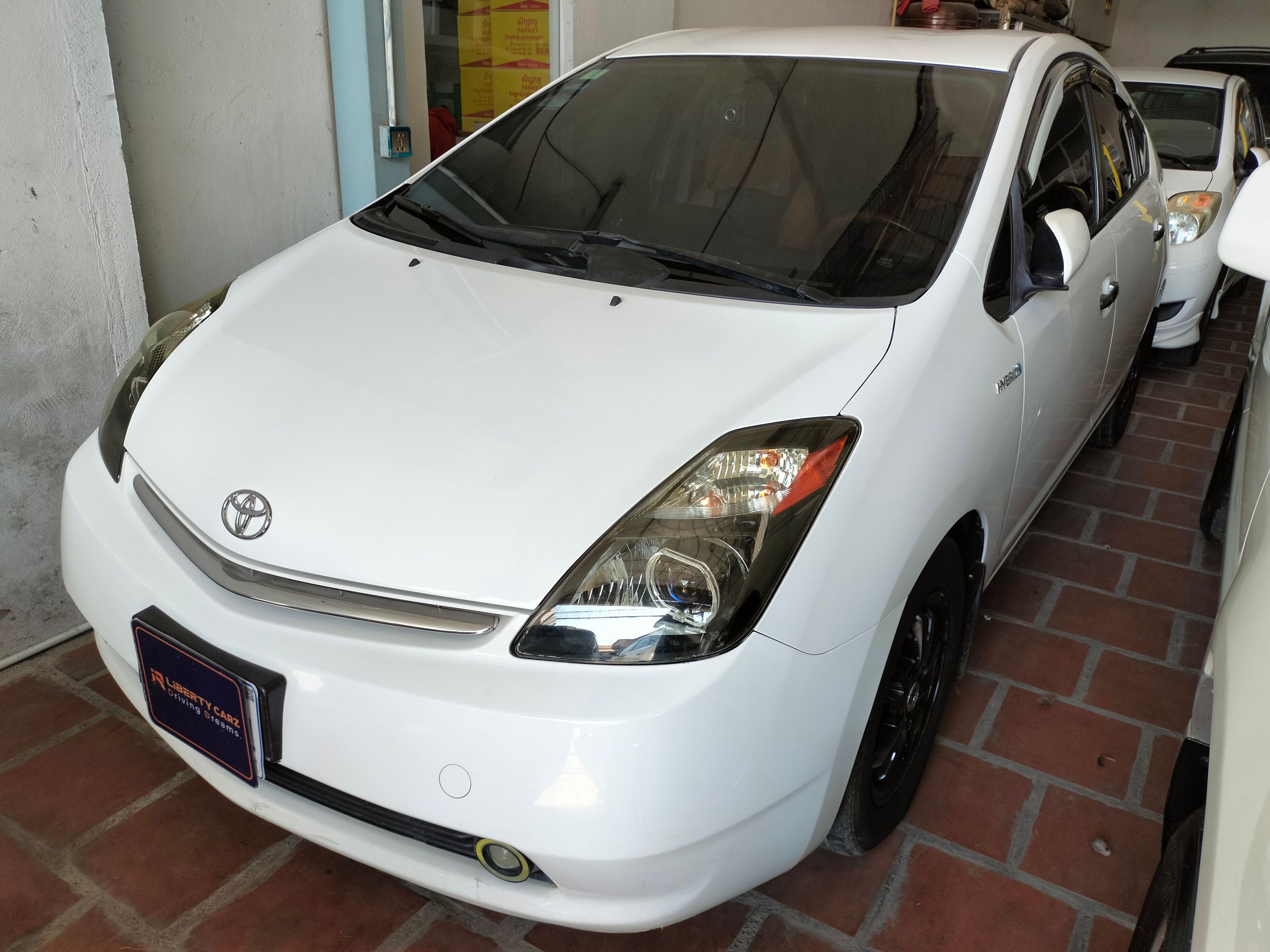 តូយ៉ូតា Prius 2004