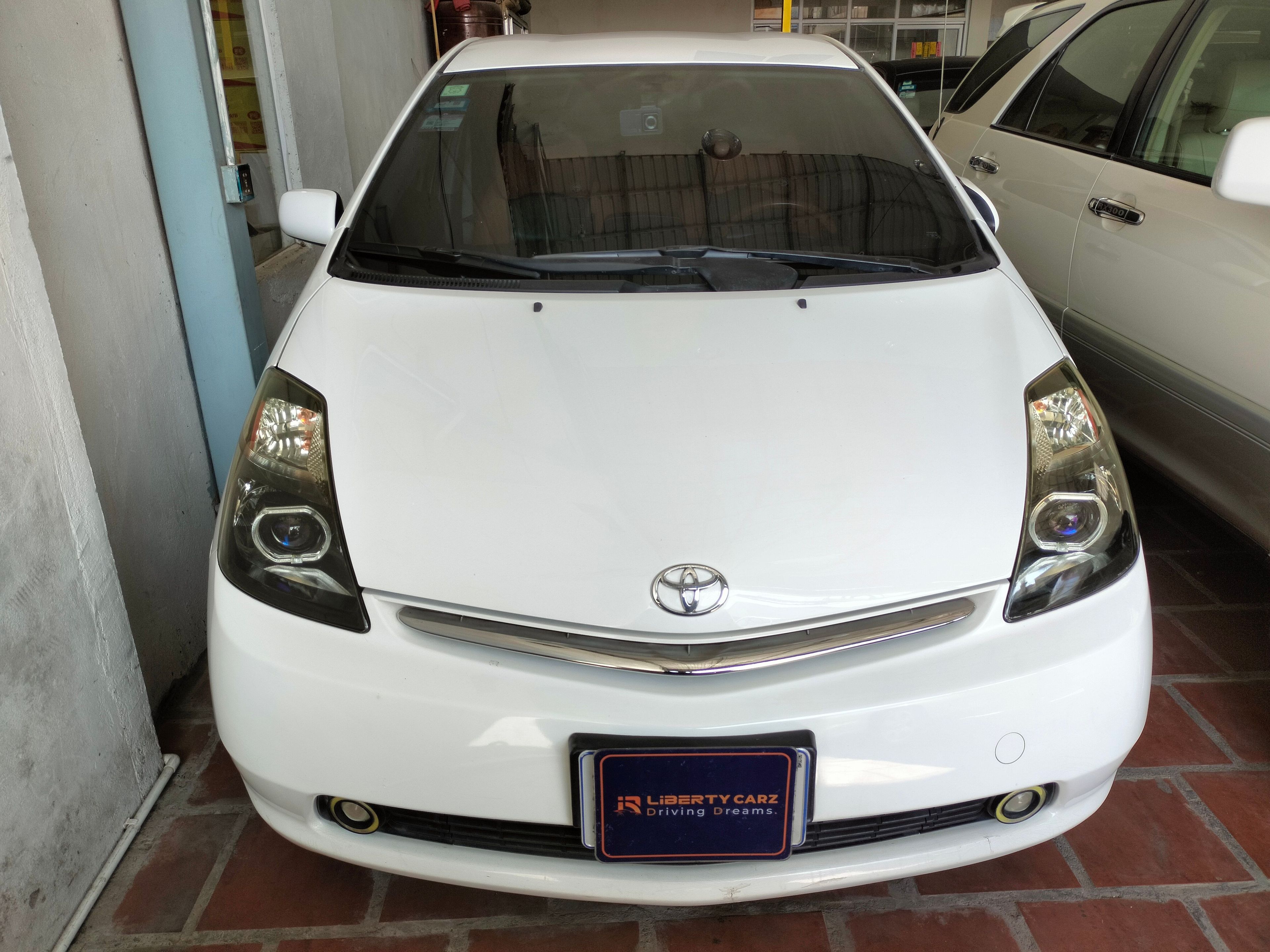 តូយ៉ូតា Prius 2004