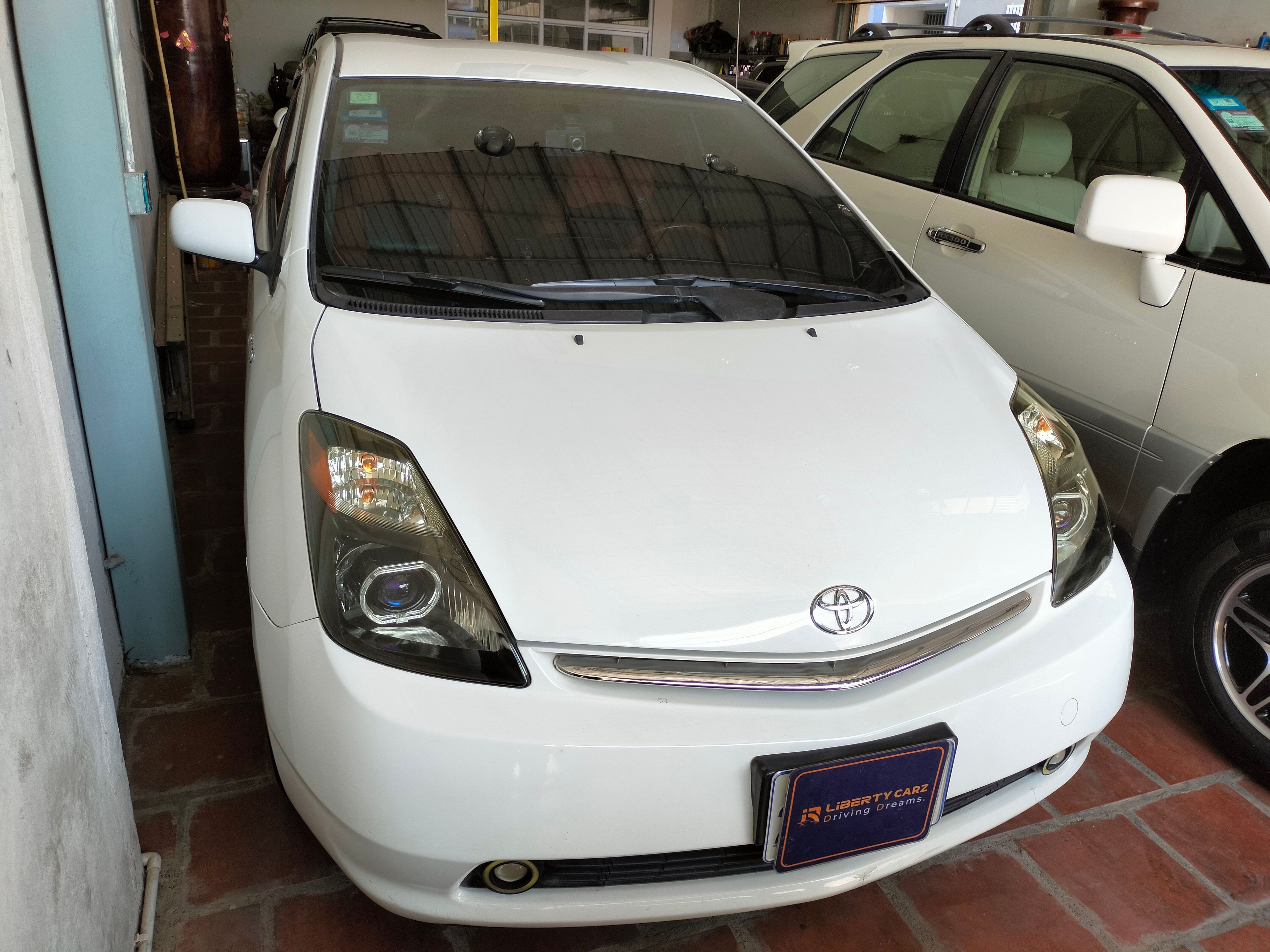 តូយ៉ូតា Prius 2004