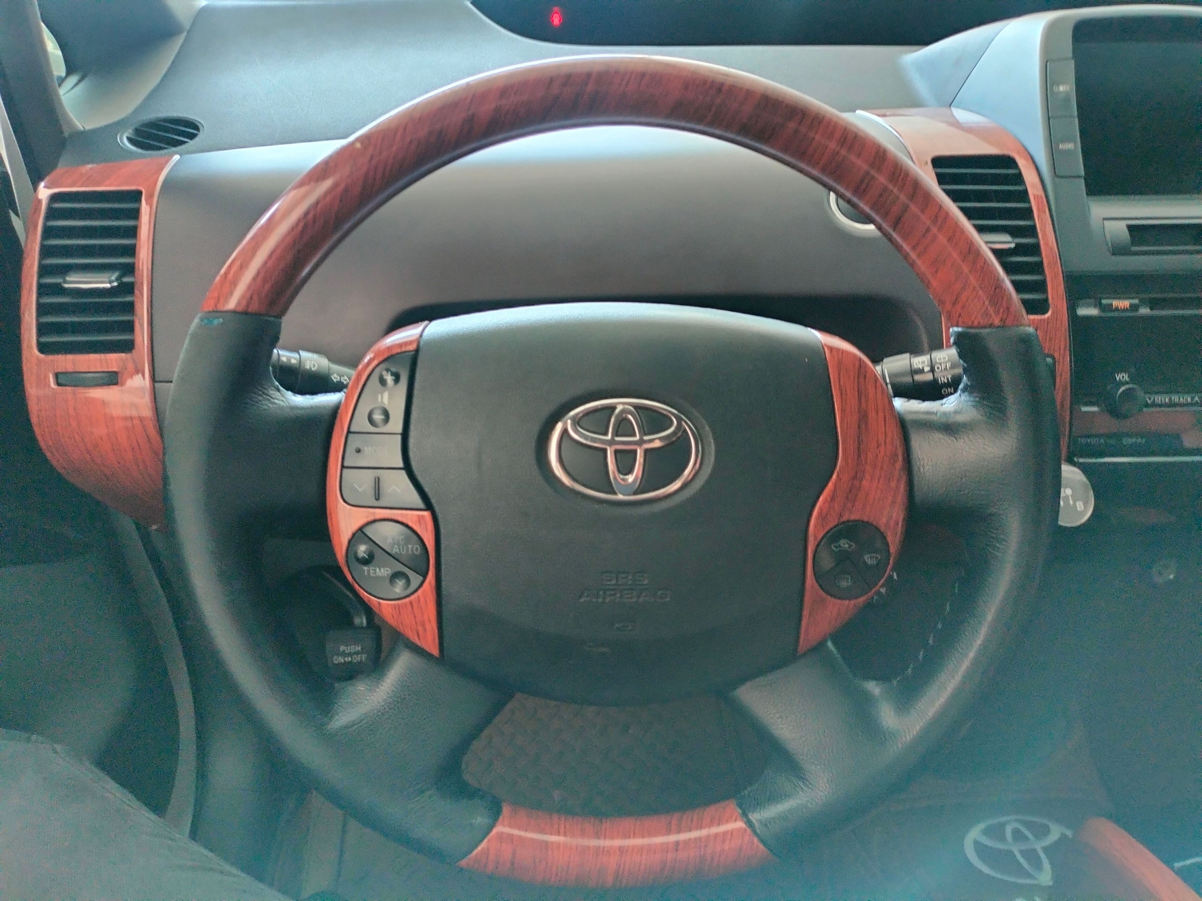 តូយ៉ូតា Prius 2004