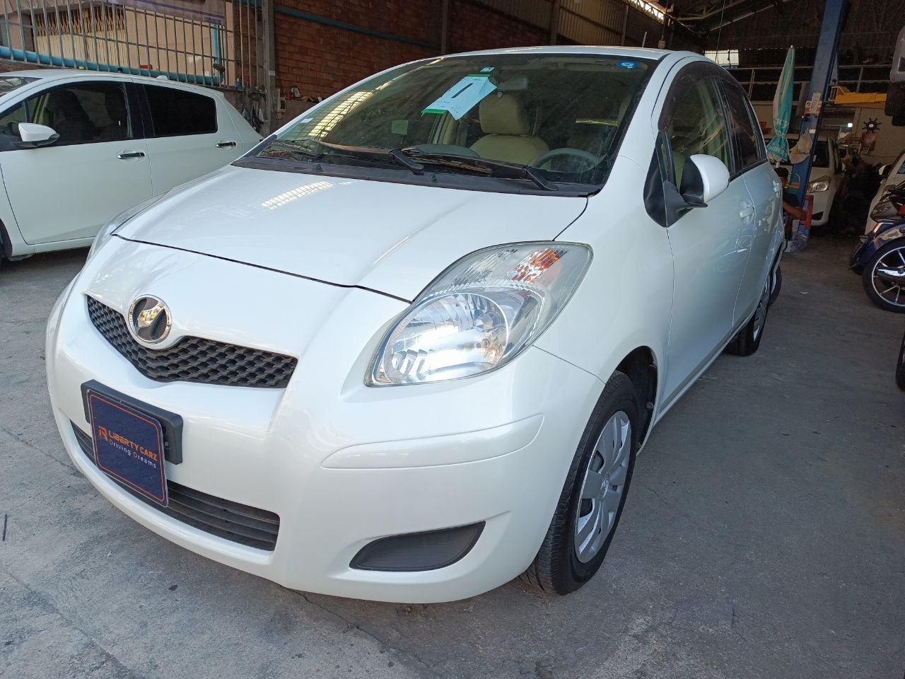 តូយ៉ូតា Vitz 2010