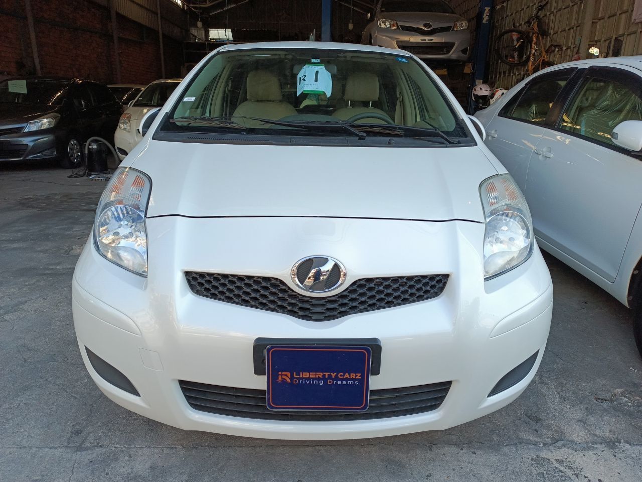 តូយ៉ូតា Vitz 2010