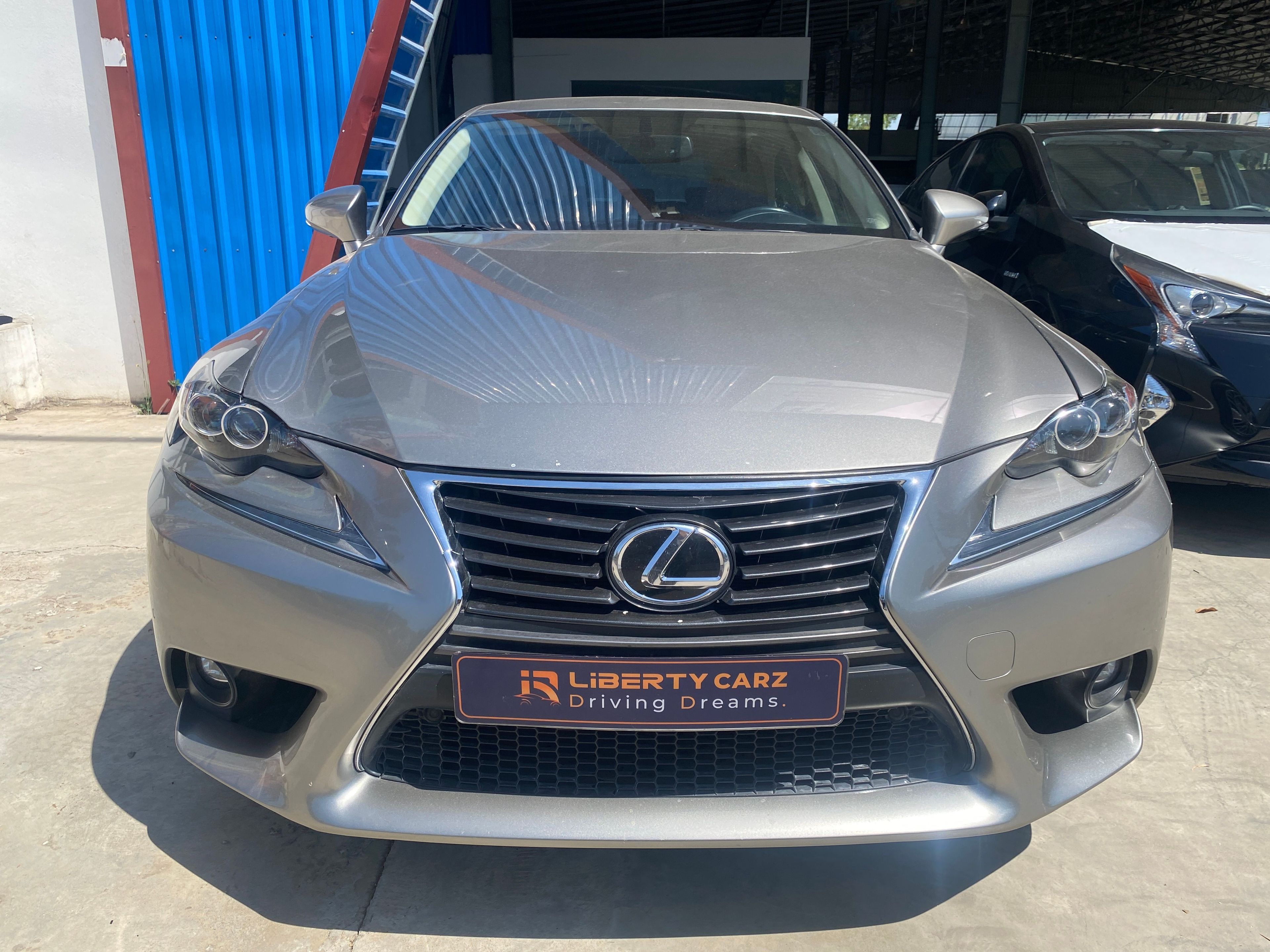 Lexus is200t 2016