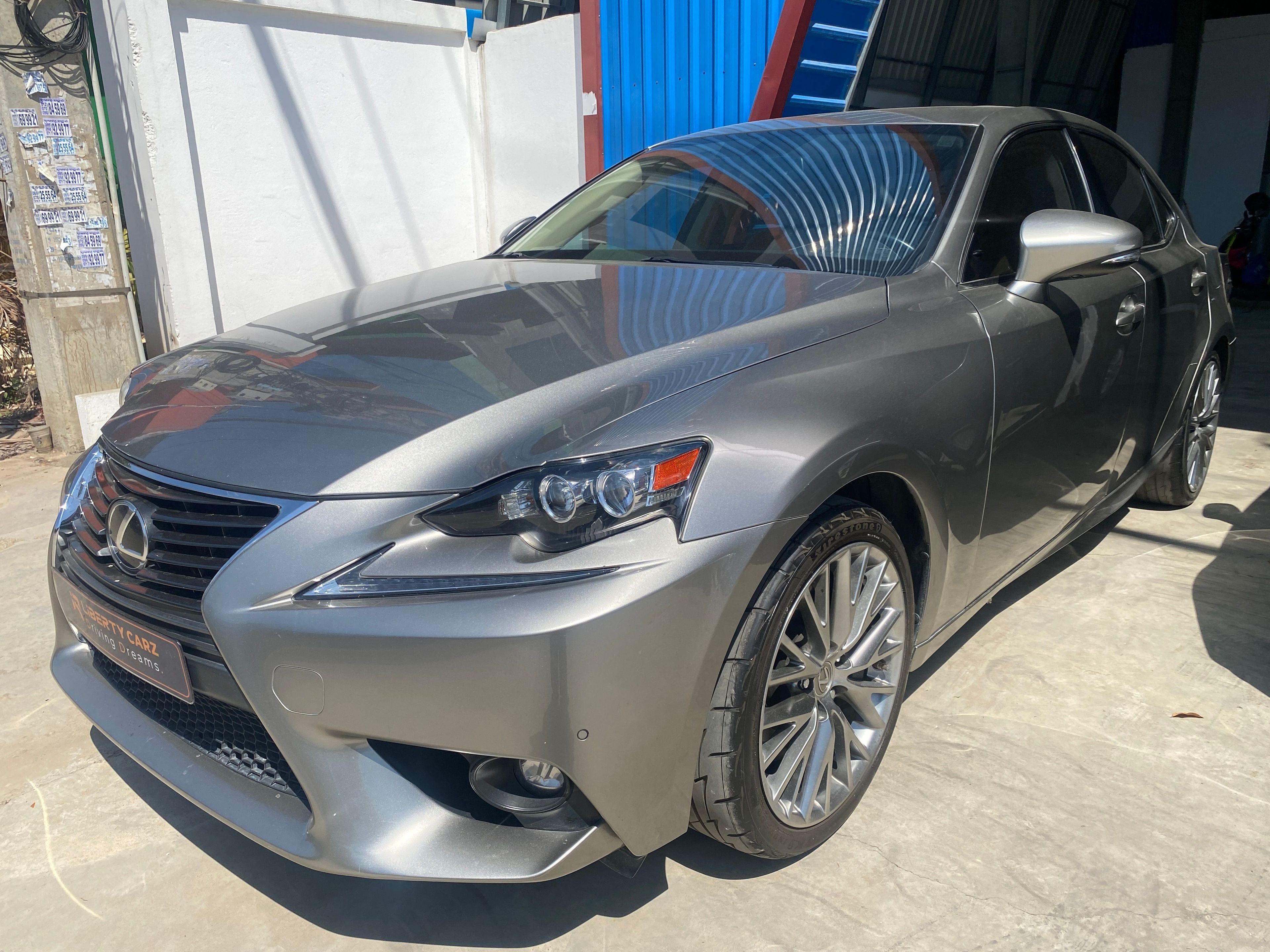 Lexus is200t 2016