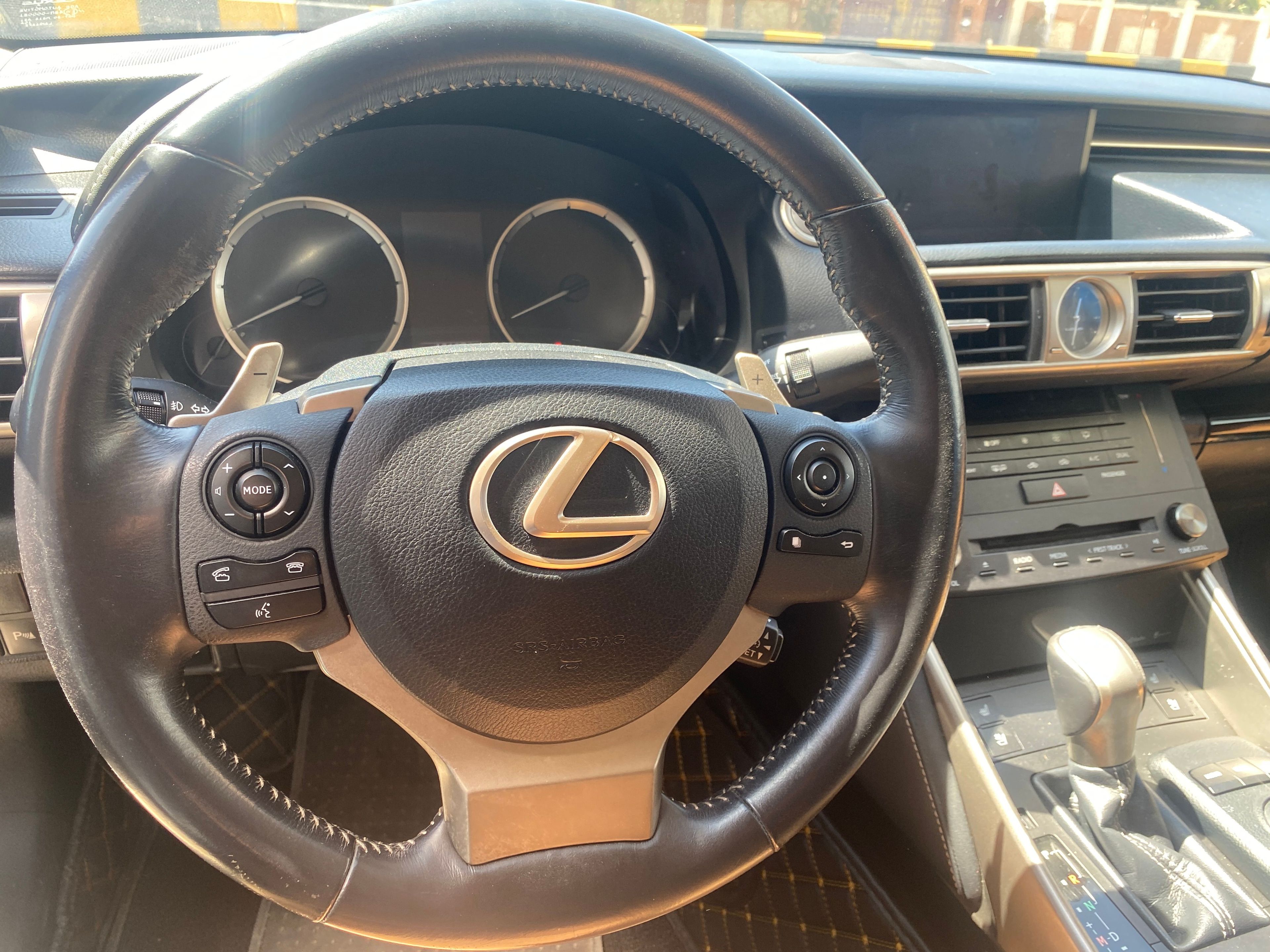 Lexus is200t 2016