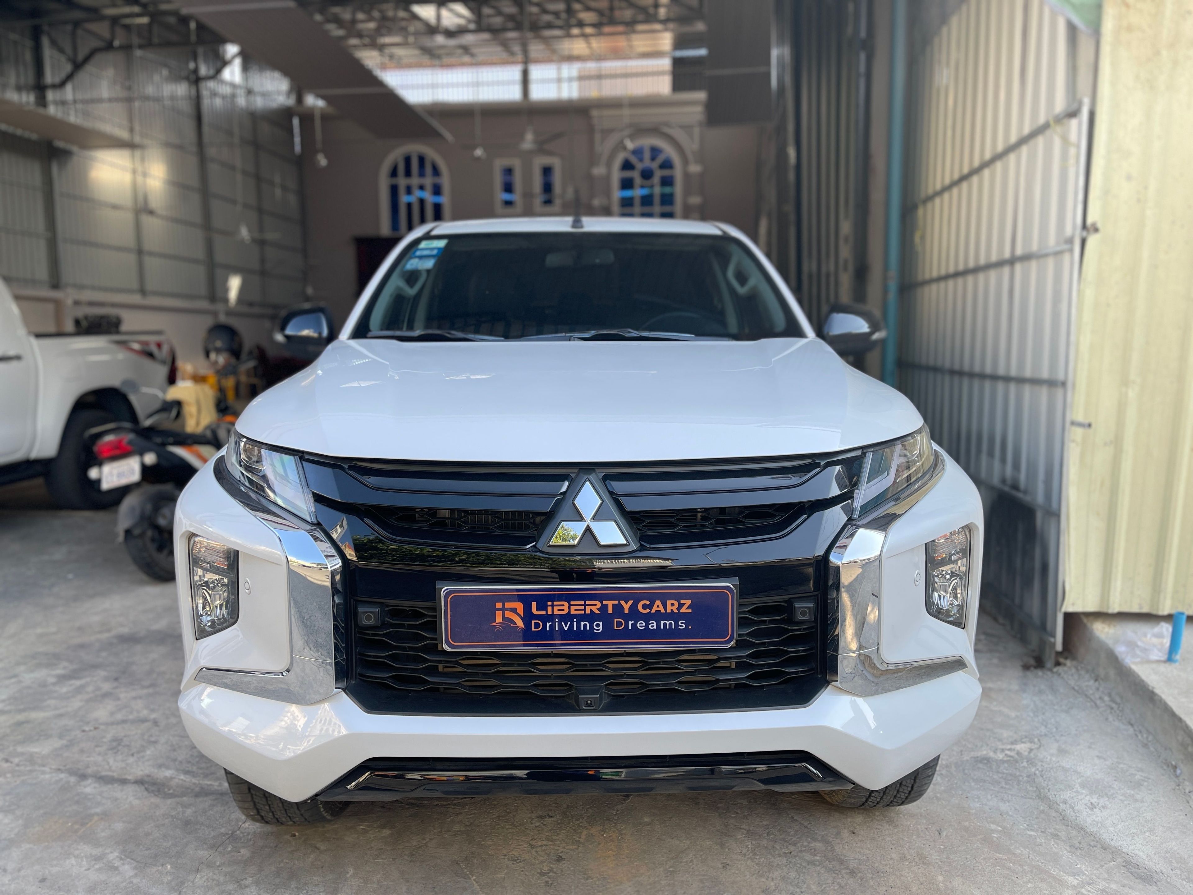 Mitsubishi Triton 2023